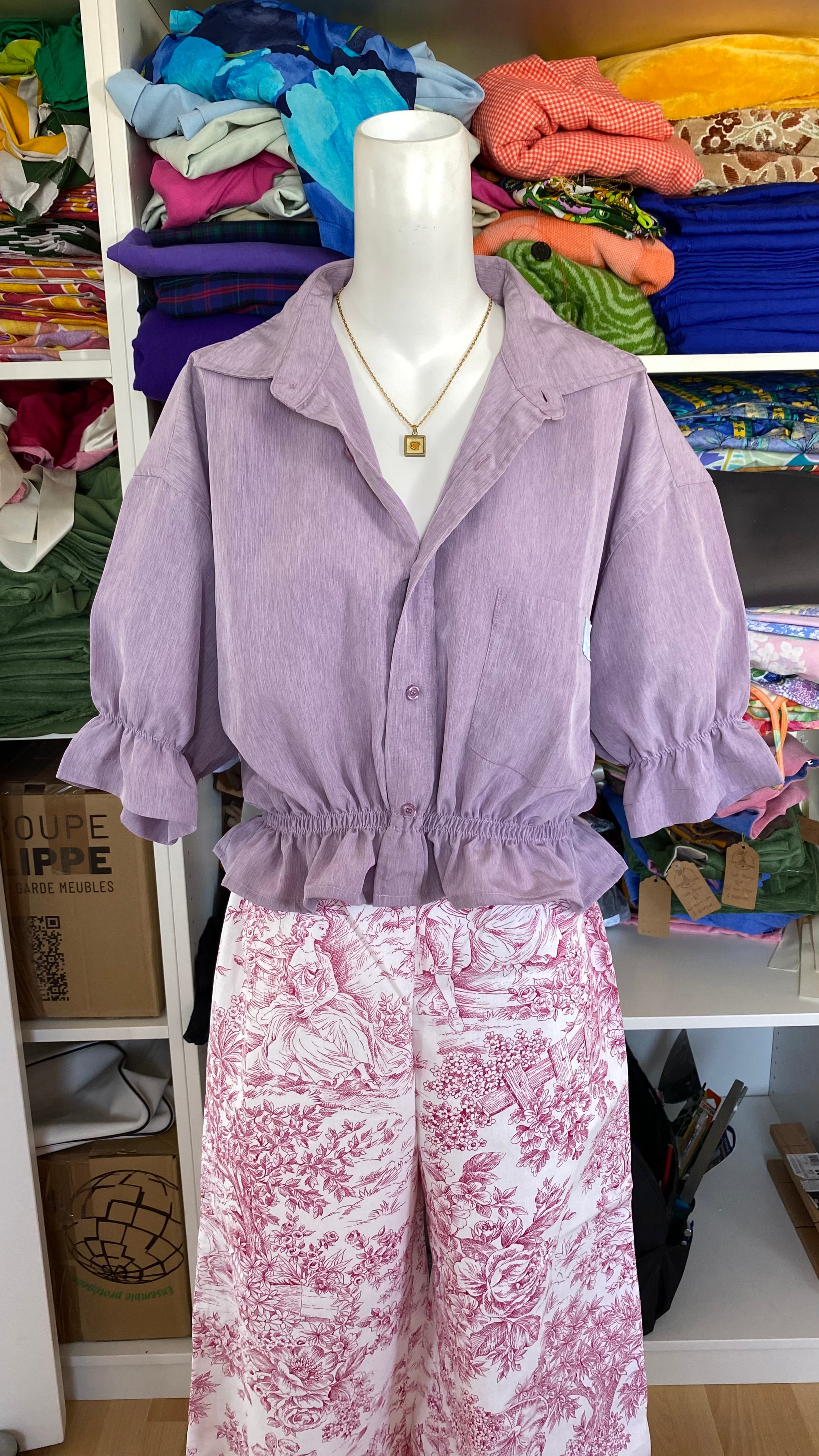 Intemporelle • T. 38 à 42 • Chemise crop lila