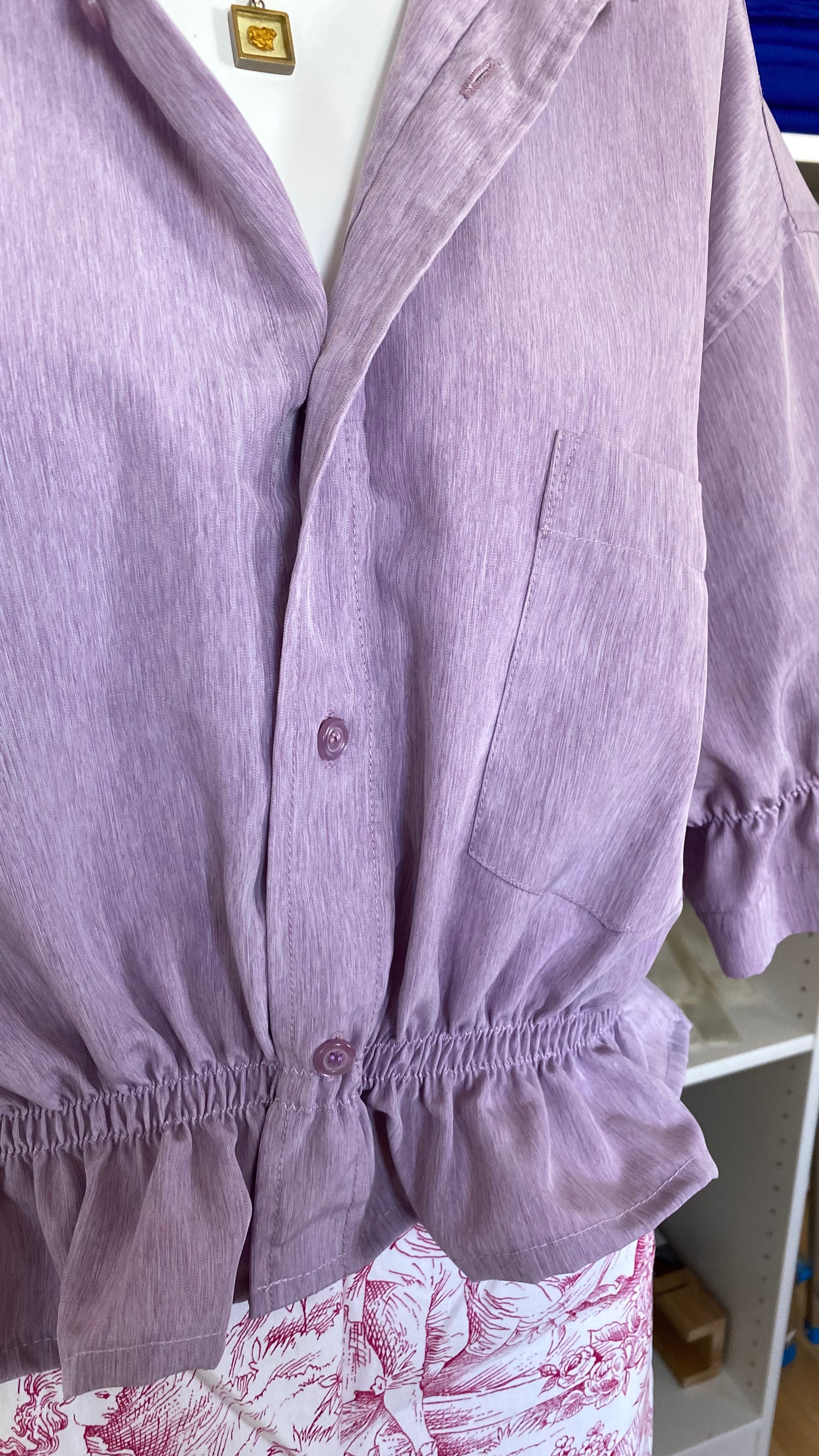 Intemporelle • T. 38 à 42 • Chemise crop lila