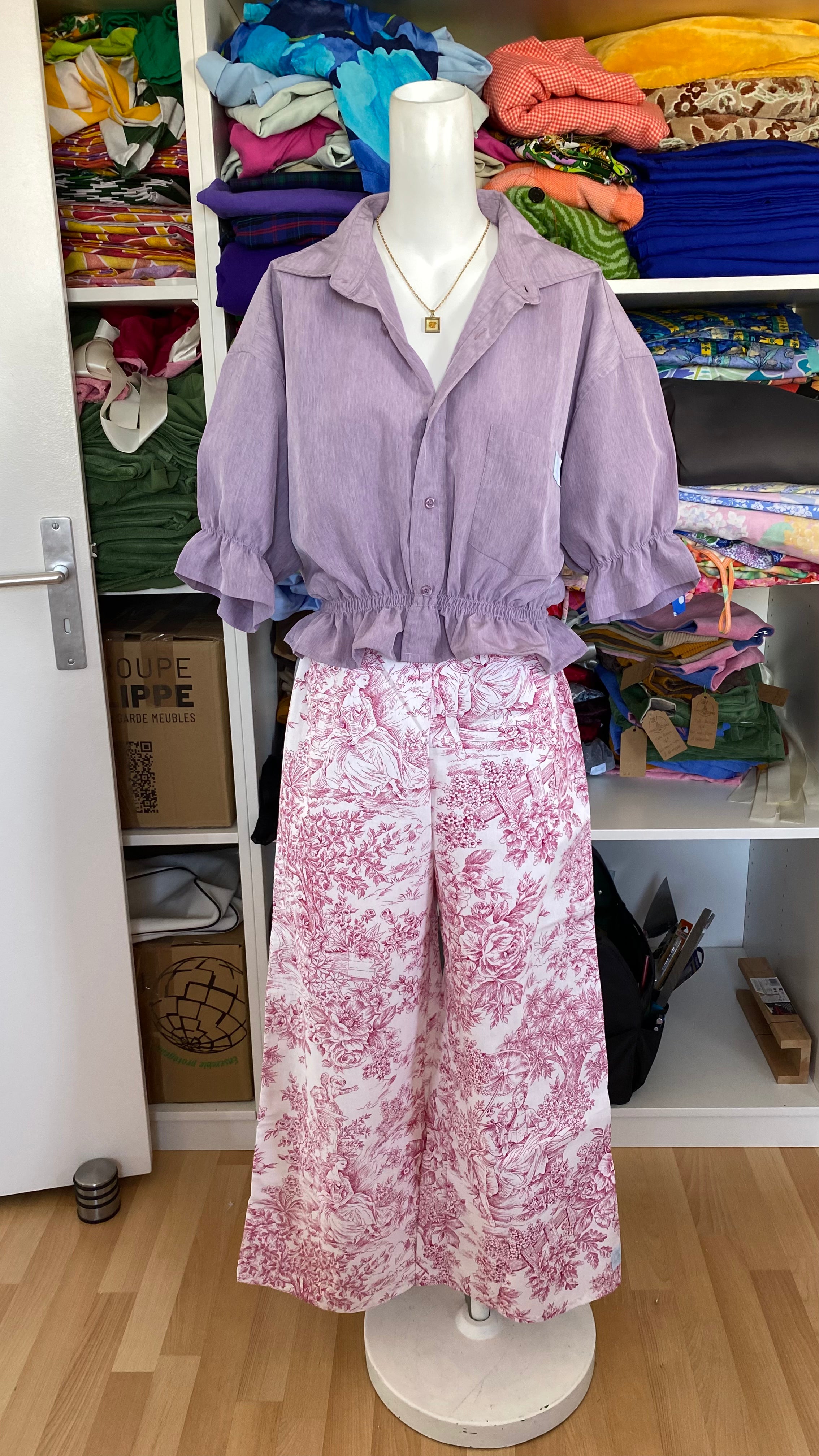 Intemporelle • T. 38 à 42 • Chemise crop lila