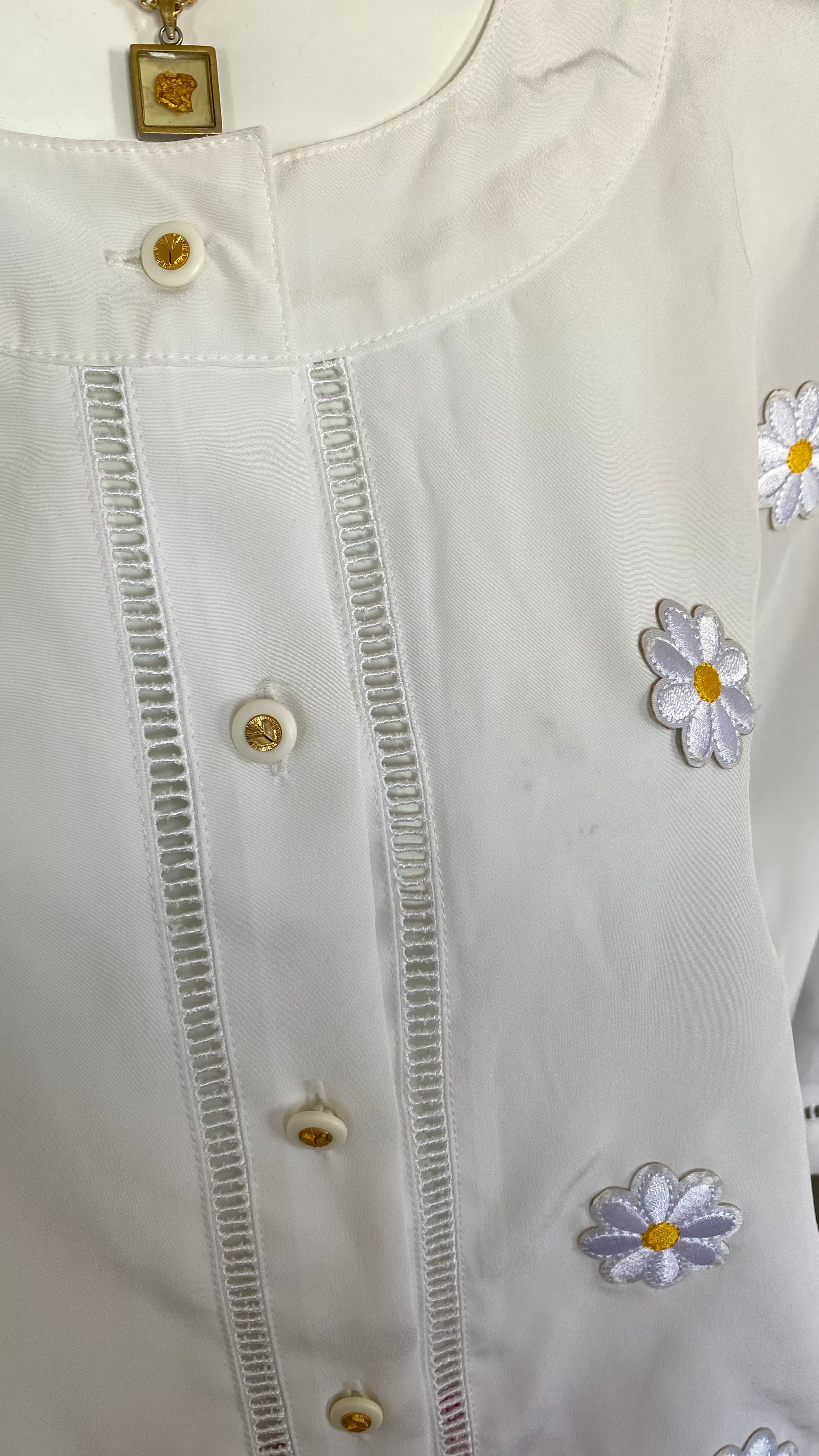 Cropped • T. 38 à 44 • Chemise blanche à fleurs