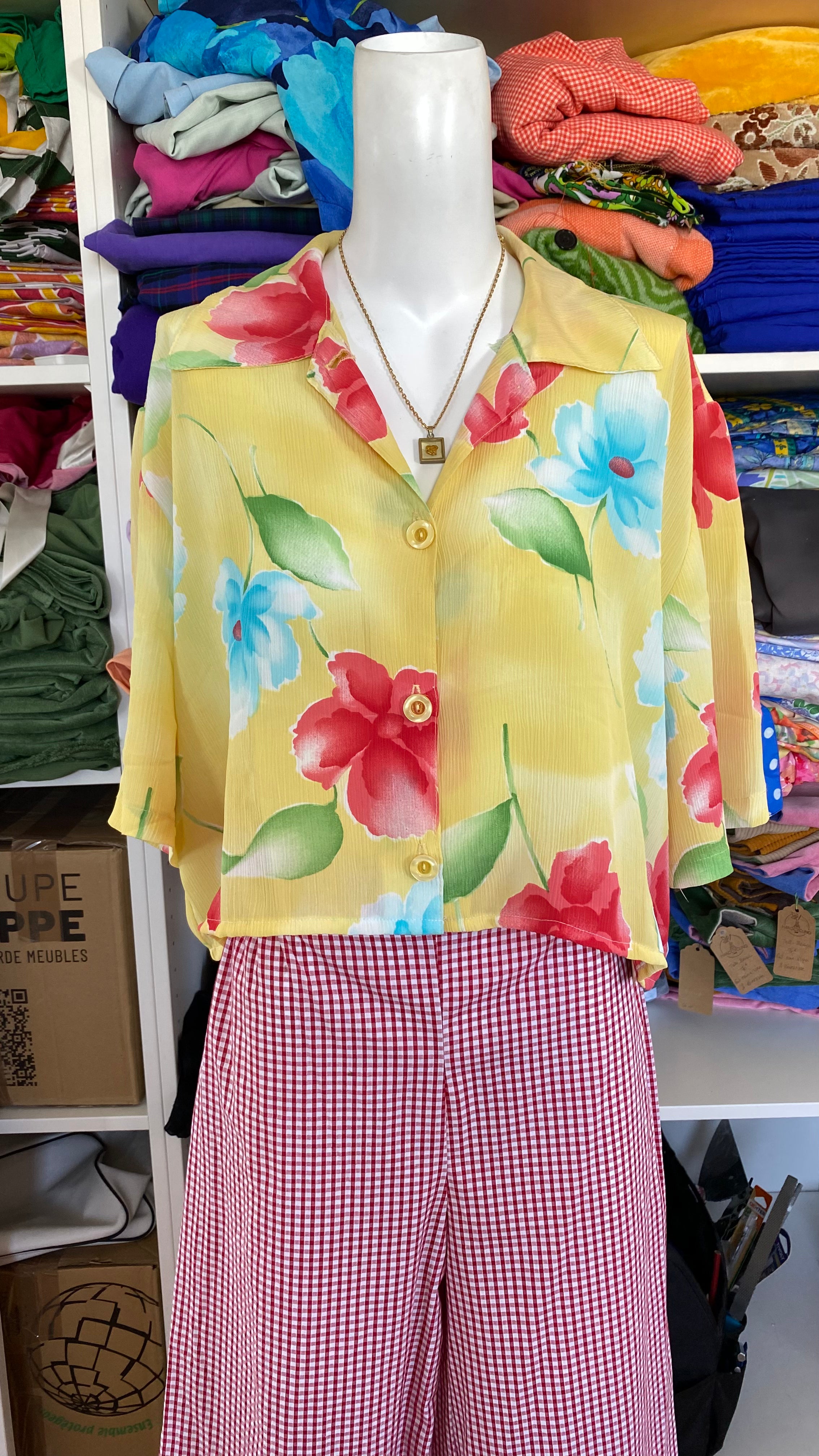 Cropped • T. 40 à 48 • Chemise jaune fleurie