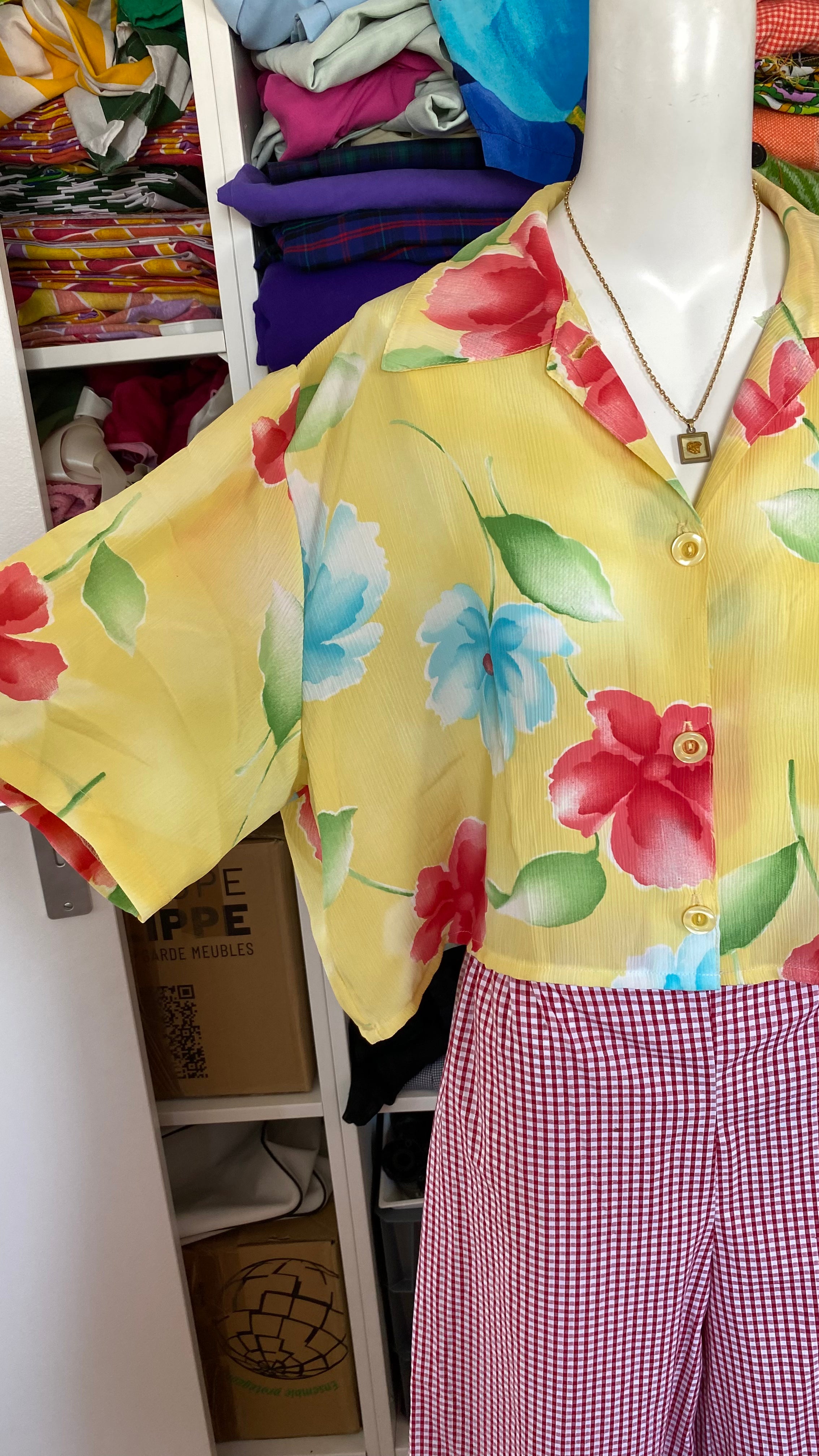 Cropped • T. 40 à 48 • Chemise jaune fleurie