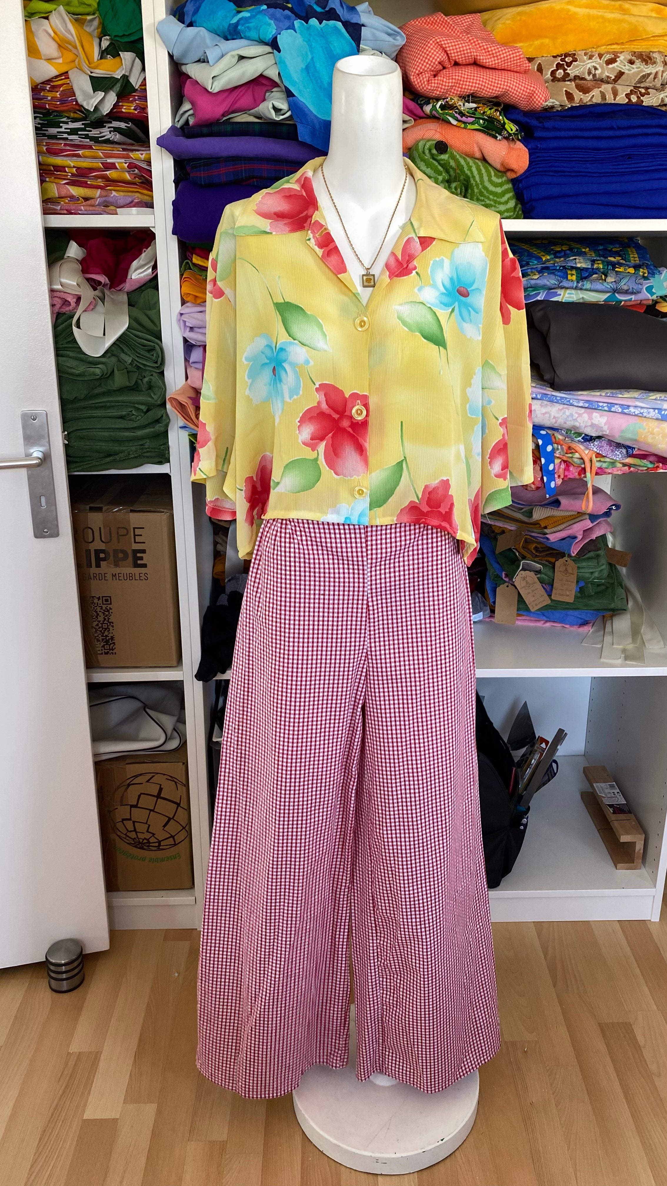 Cropped • T. 40 à 48 • Chemise jaune fleurie