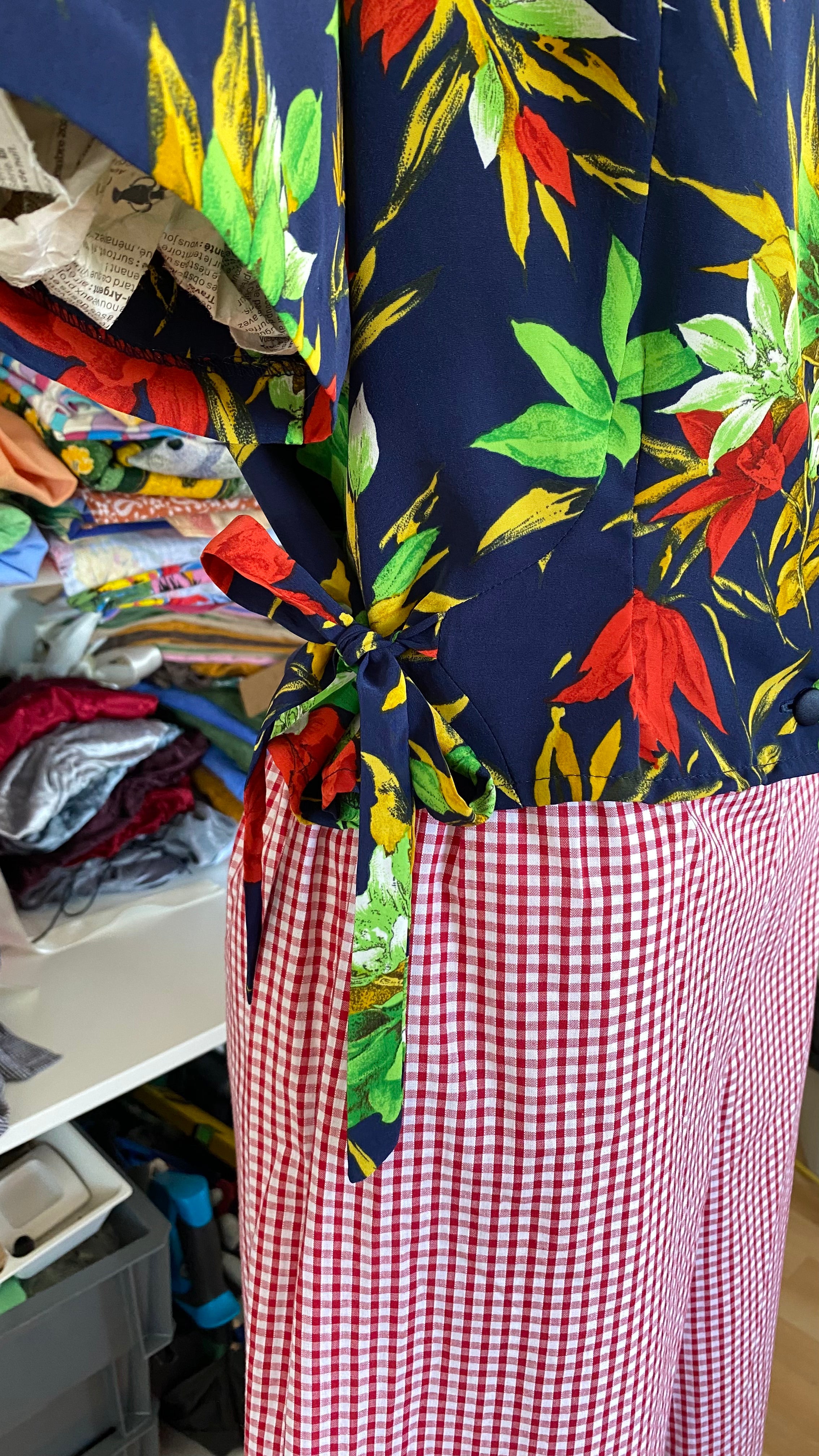 Cropped • T. 34 à 38 • Chemise marine à fleurs