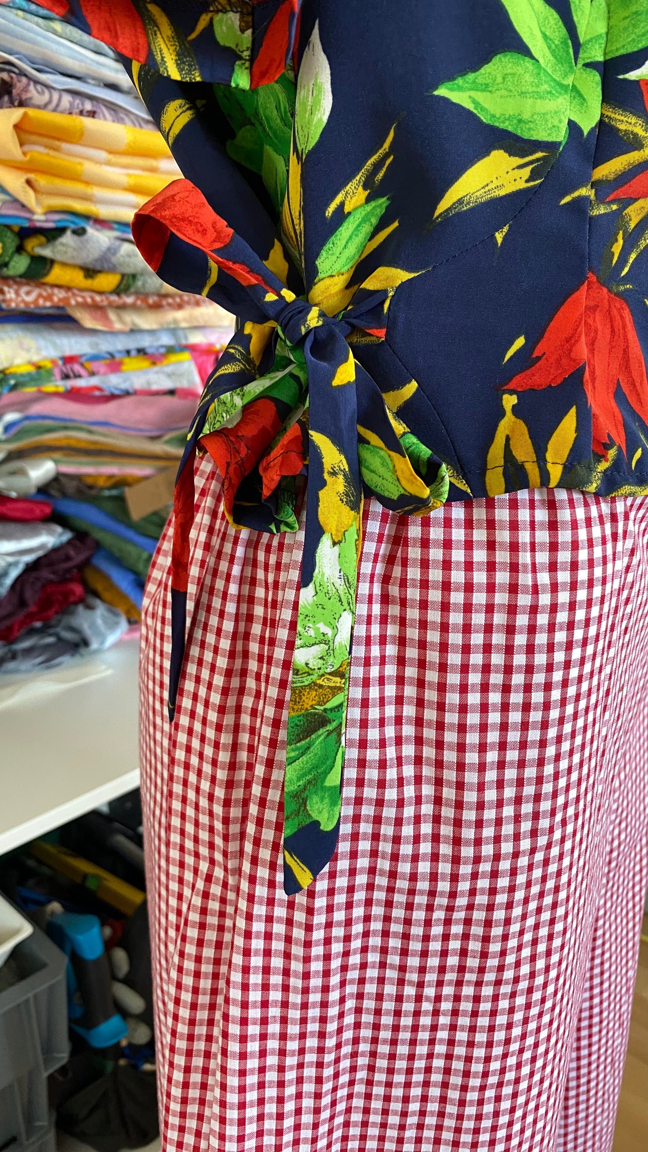 Cropped • T. 34 à 38 • Chemise marine à fleurs
