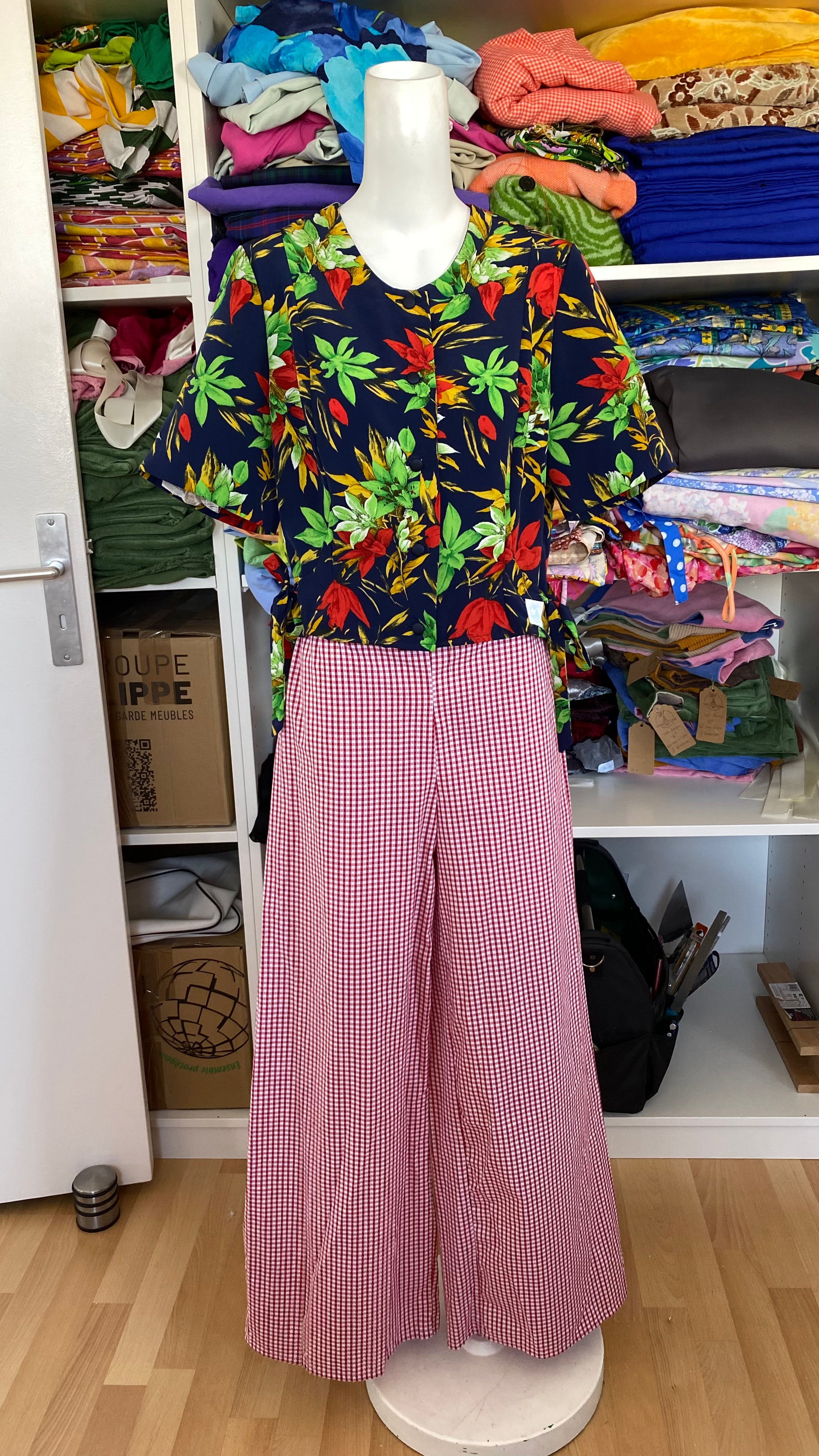Cropped • T. 34 à 38 • Chemise marine à fleurs