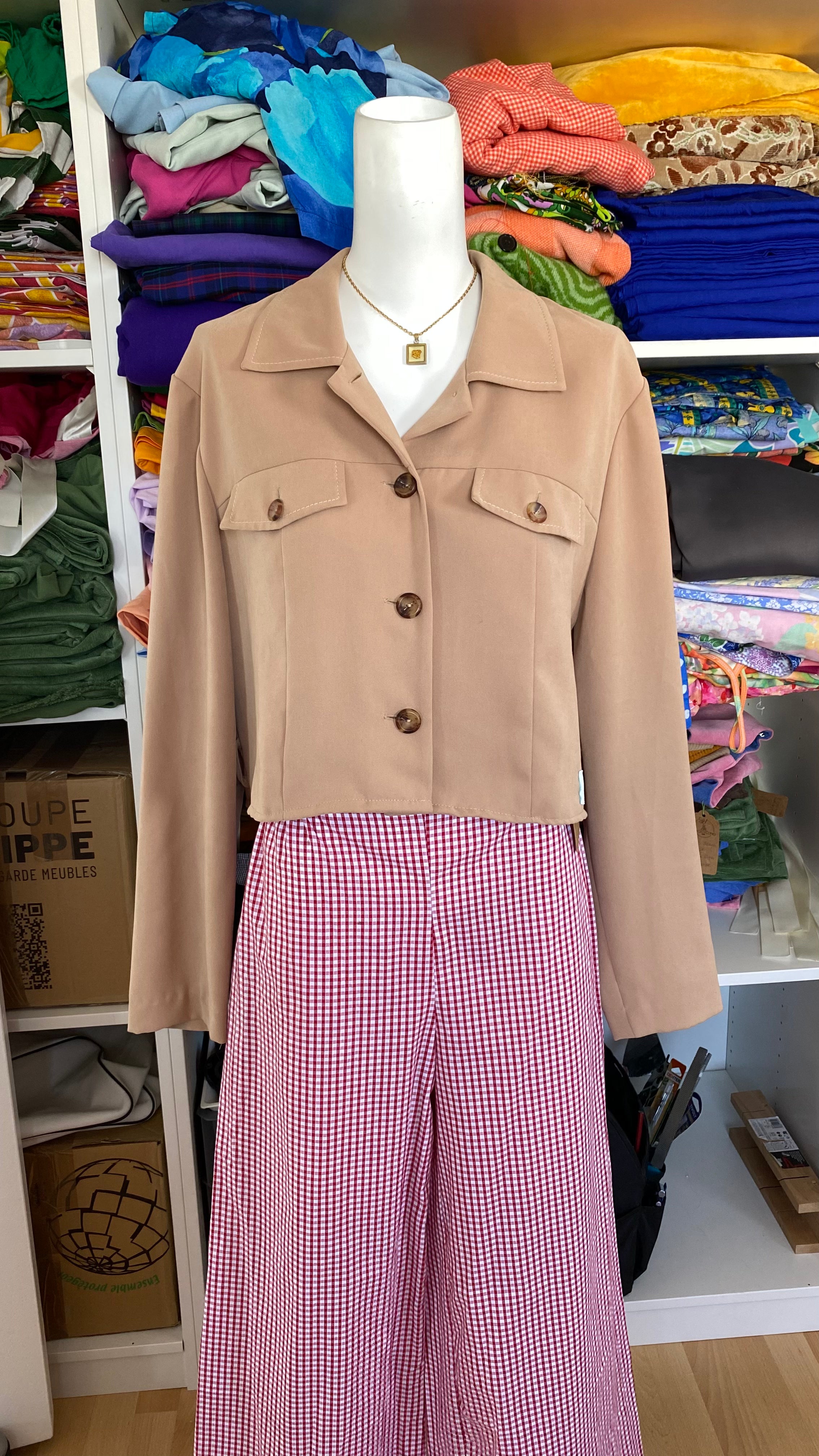 Cropped Jacket • T. 34 à 36 • Surchemise courte beige