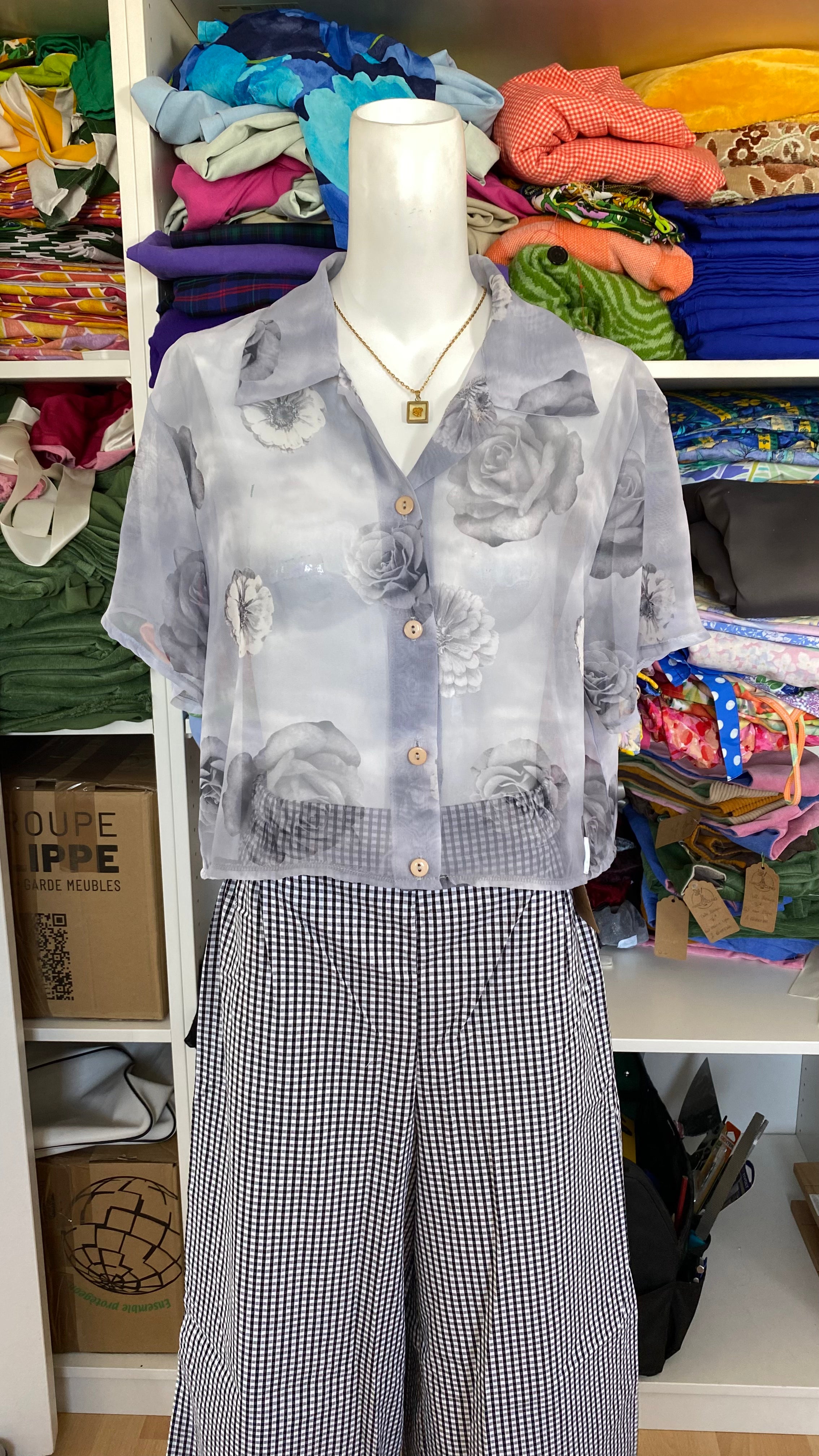 Cropped • T. 36 à 40 • Chemise transparente grise