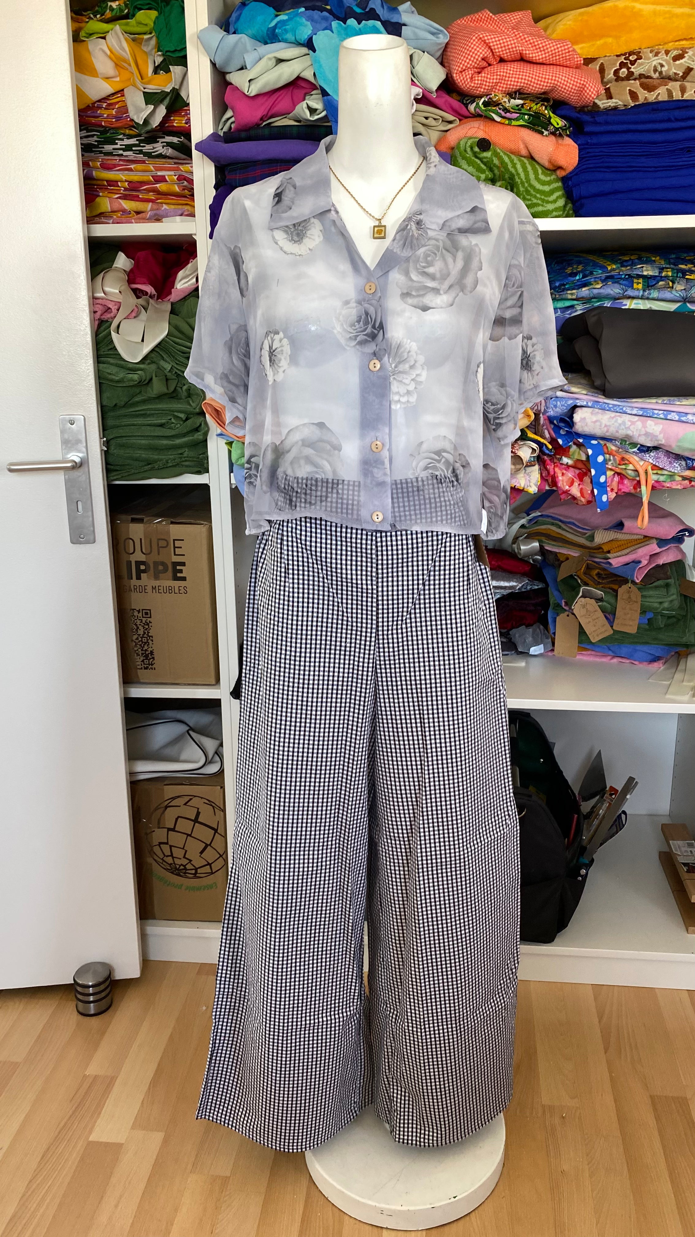 Cropped • T. 36 à 40 • Chemise transparente grise