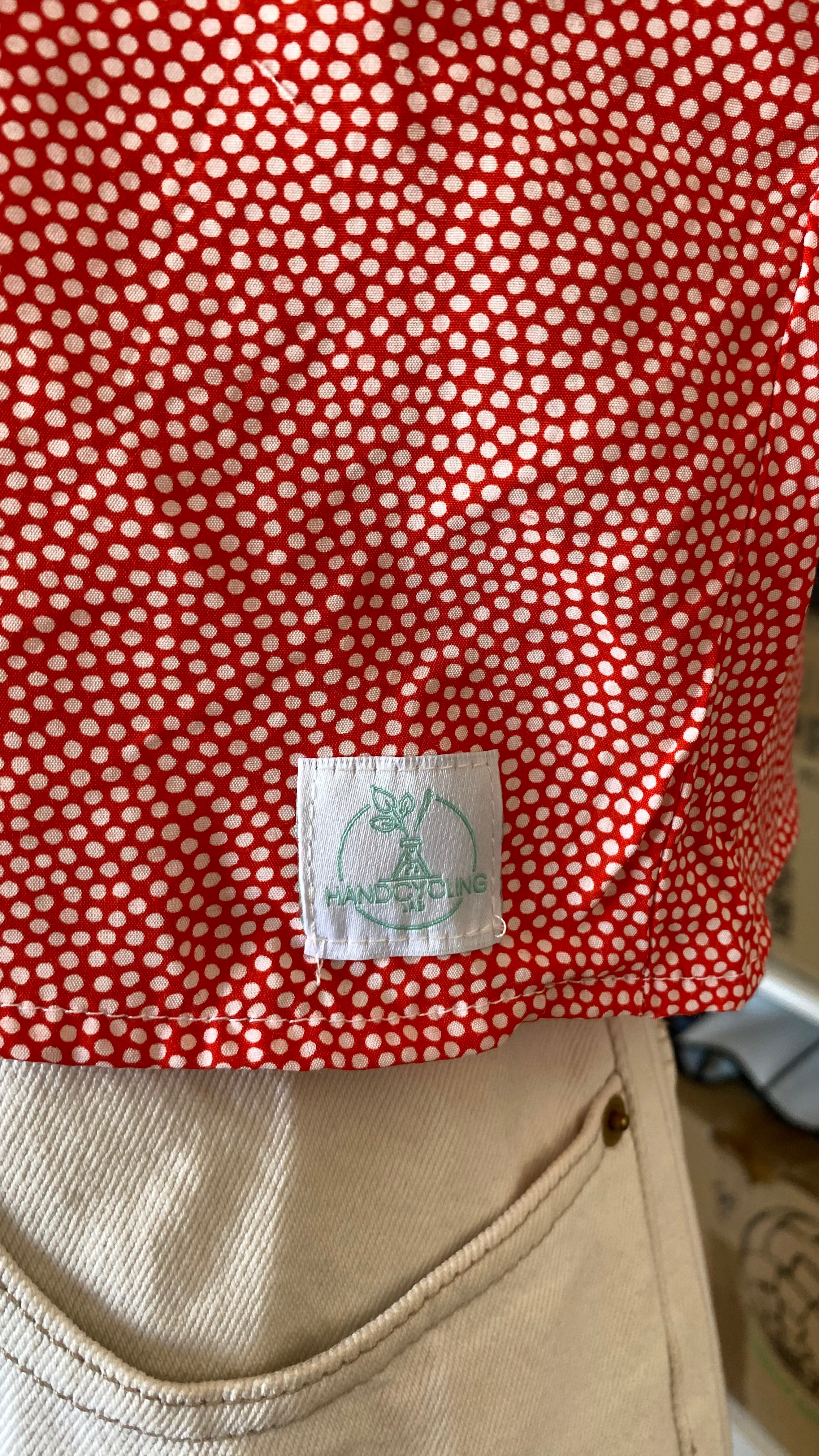 Cropped • T. 34 à 38 • Chemise rouge pastel à pois blanc