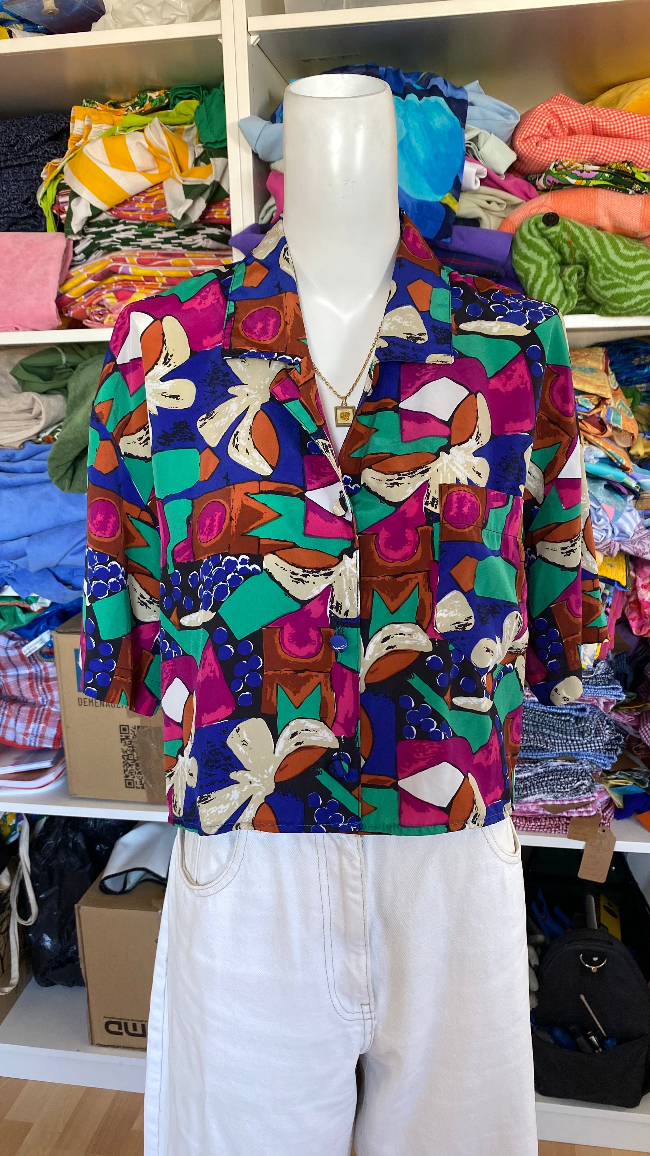 Cropped • T. 36 à 40 • Chemise vintage à motifs colorée