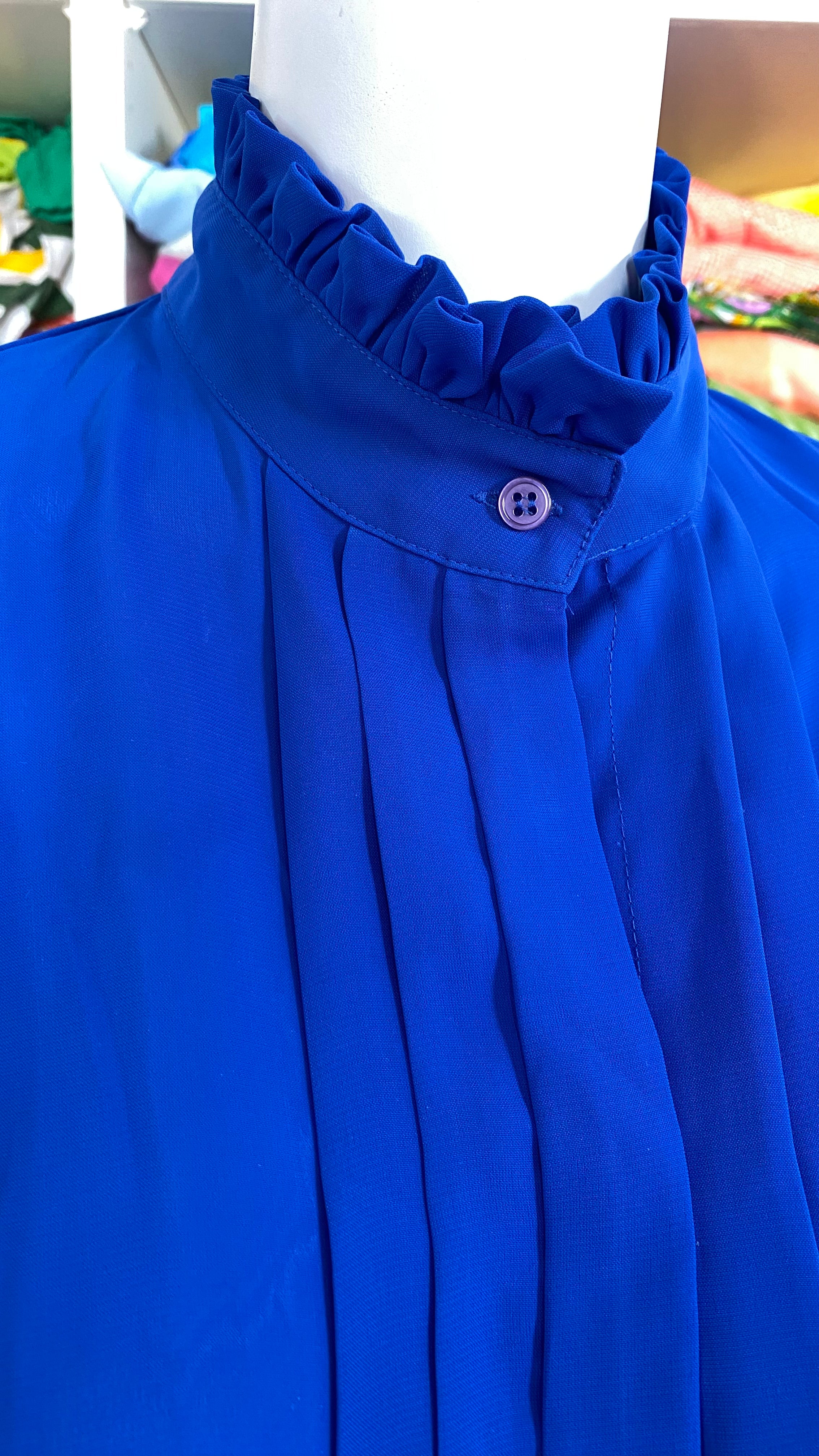 Cropped • T. 34 à 38 • Chemise bleu roi col victorien