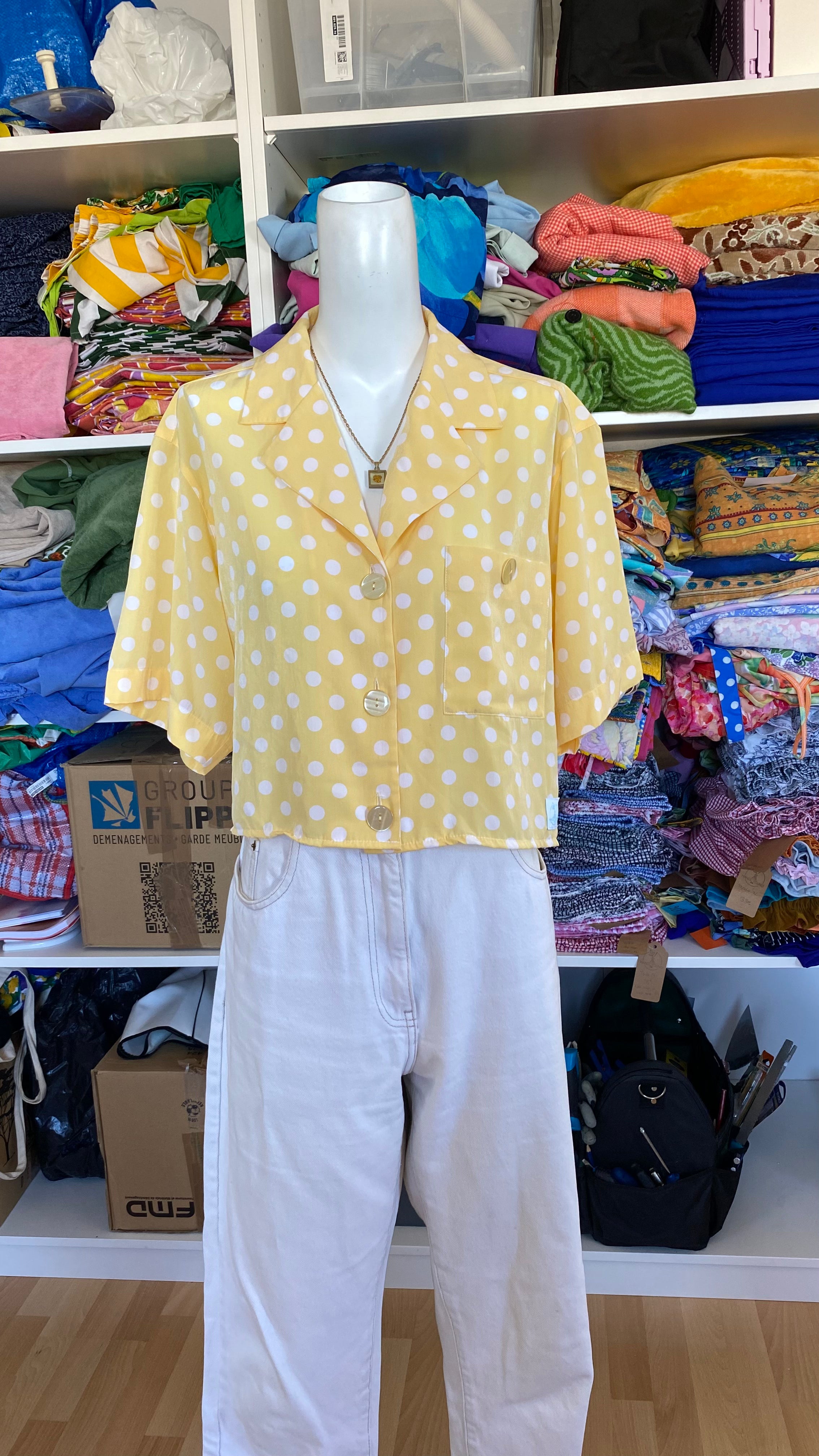 Cropped • T. 36 à 42 • Chemise jaune à pois blanc