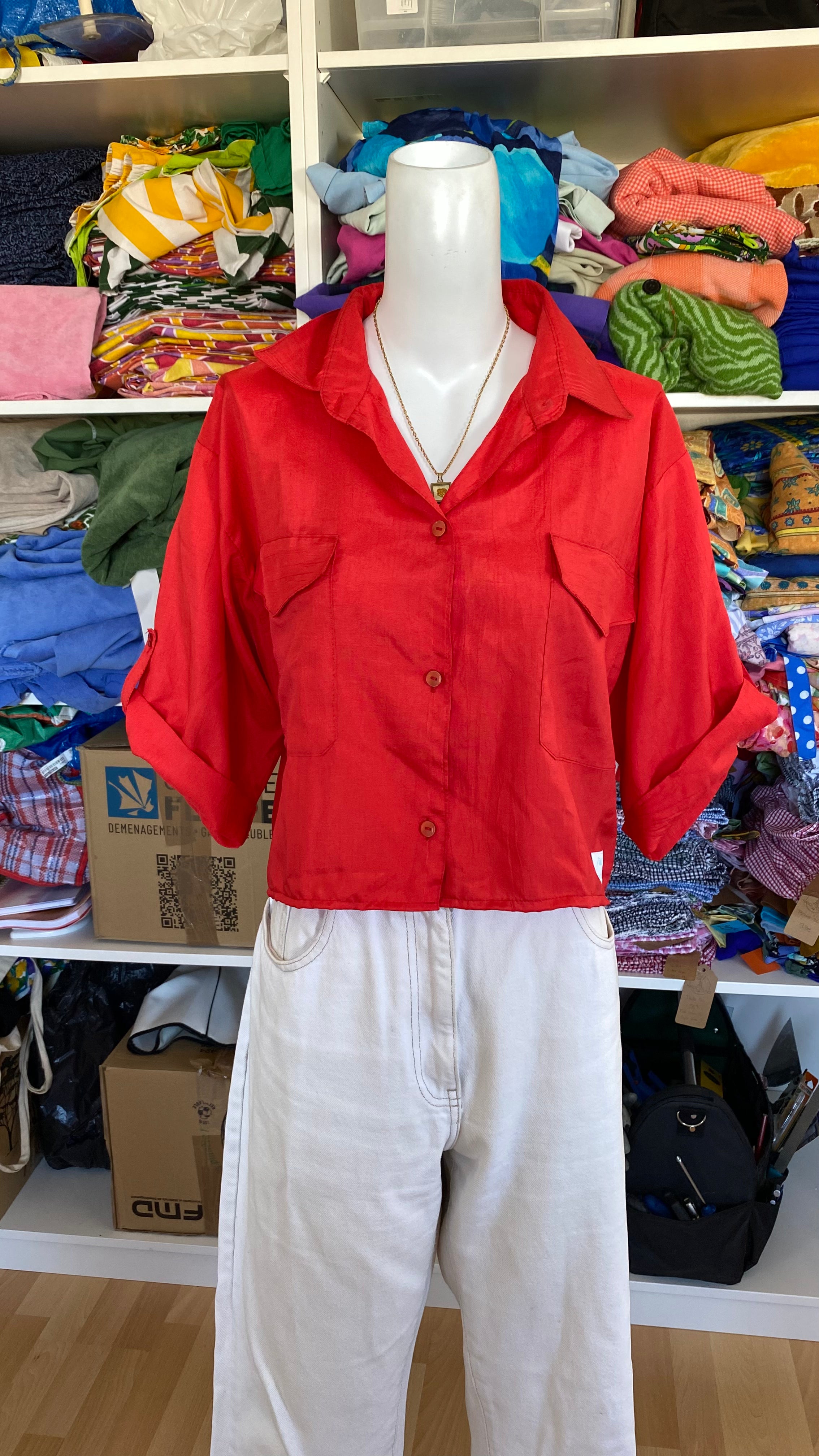 Cropped • T. 36 à 42 • Chemise rouge effet satiné