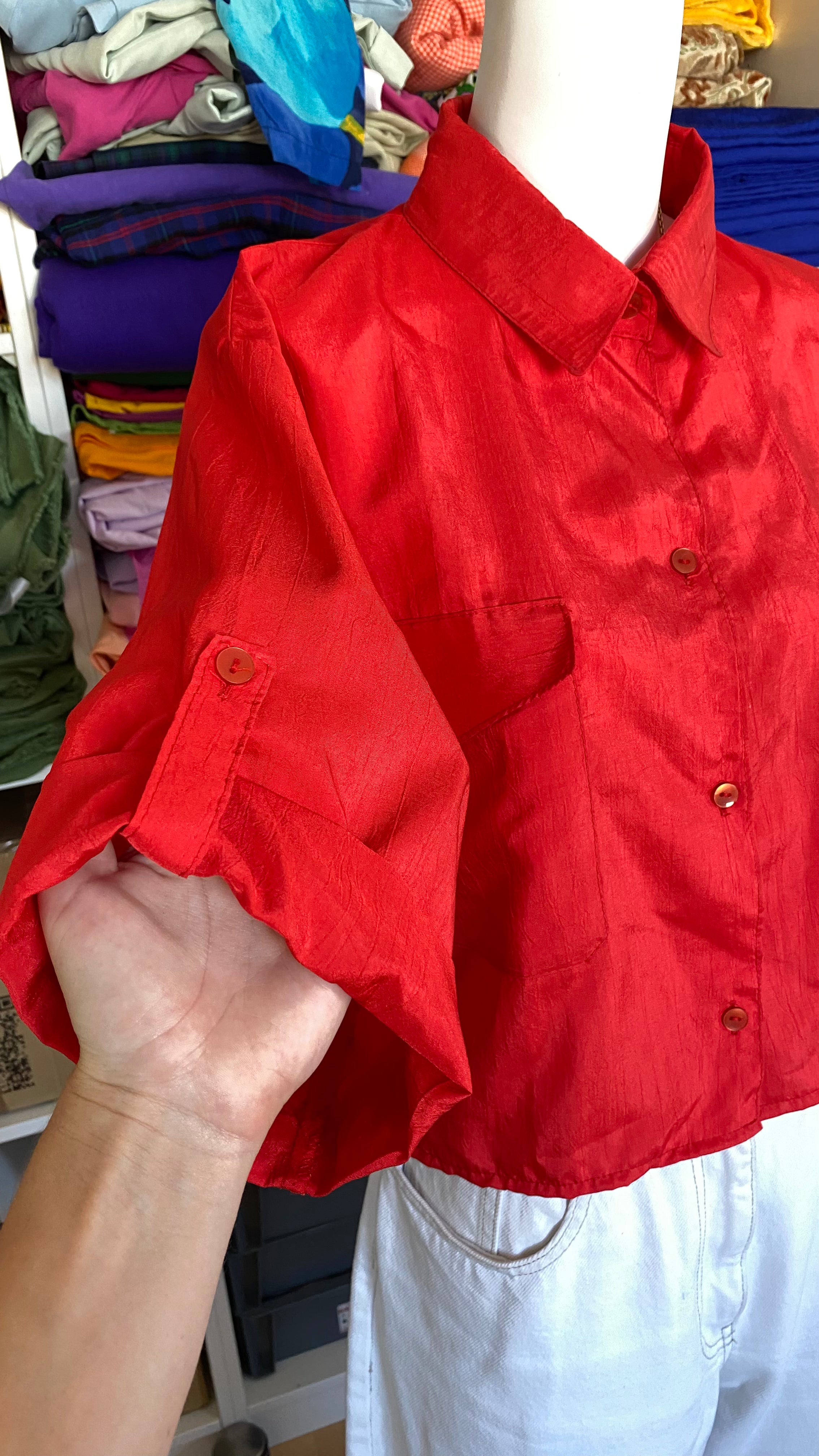 Cropped • T. 36 à 42 • Chemise rouge effet satiné