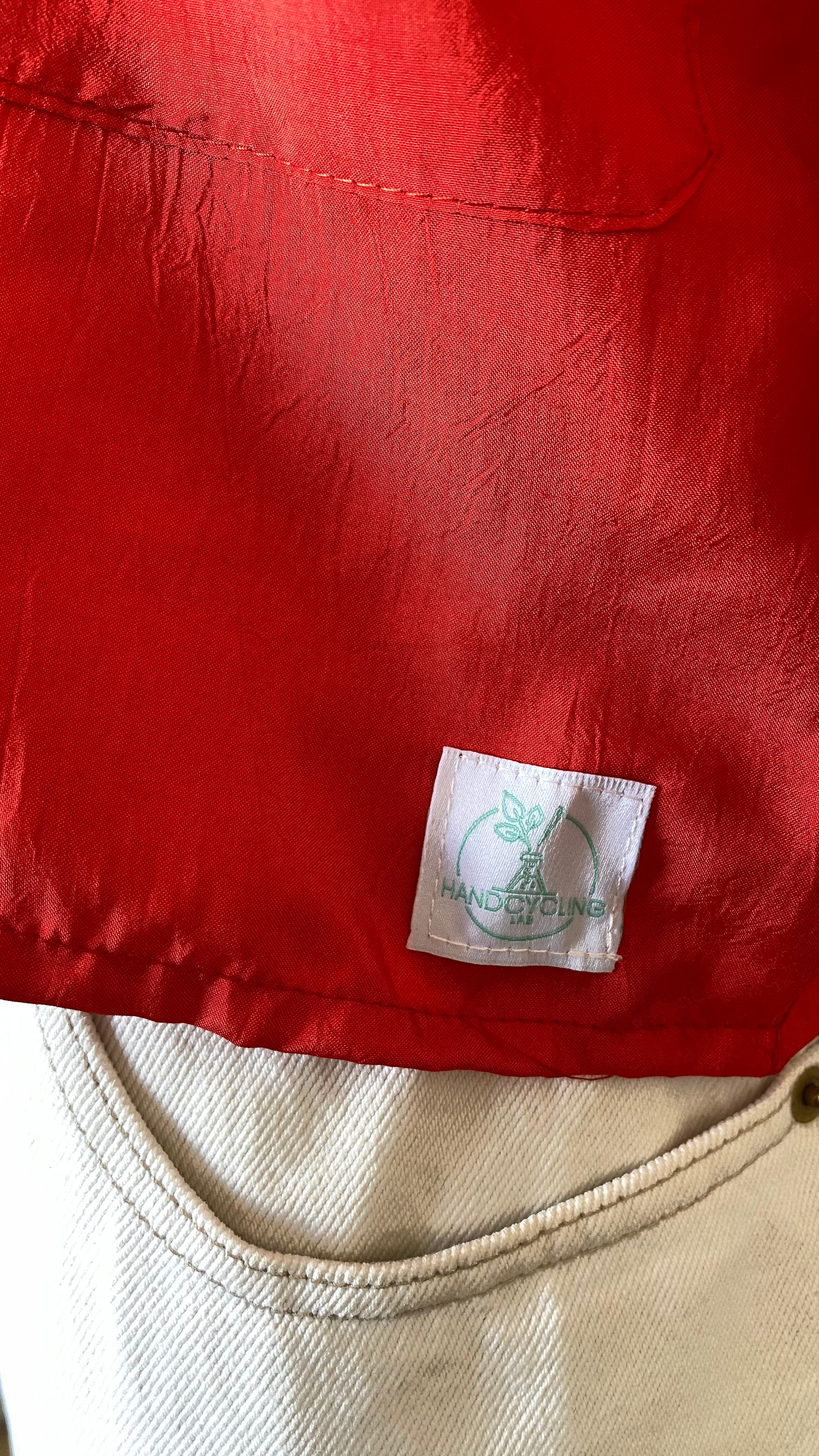 Cropped • T. 36 à 42 • Chemise rouge effet satiné