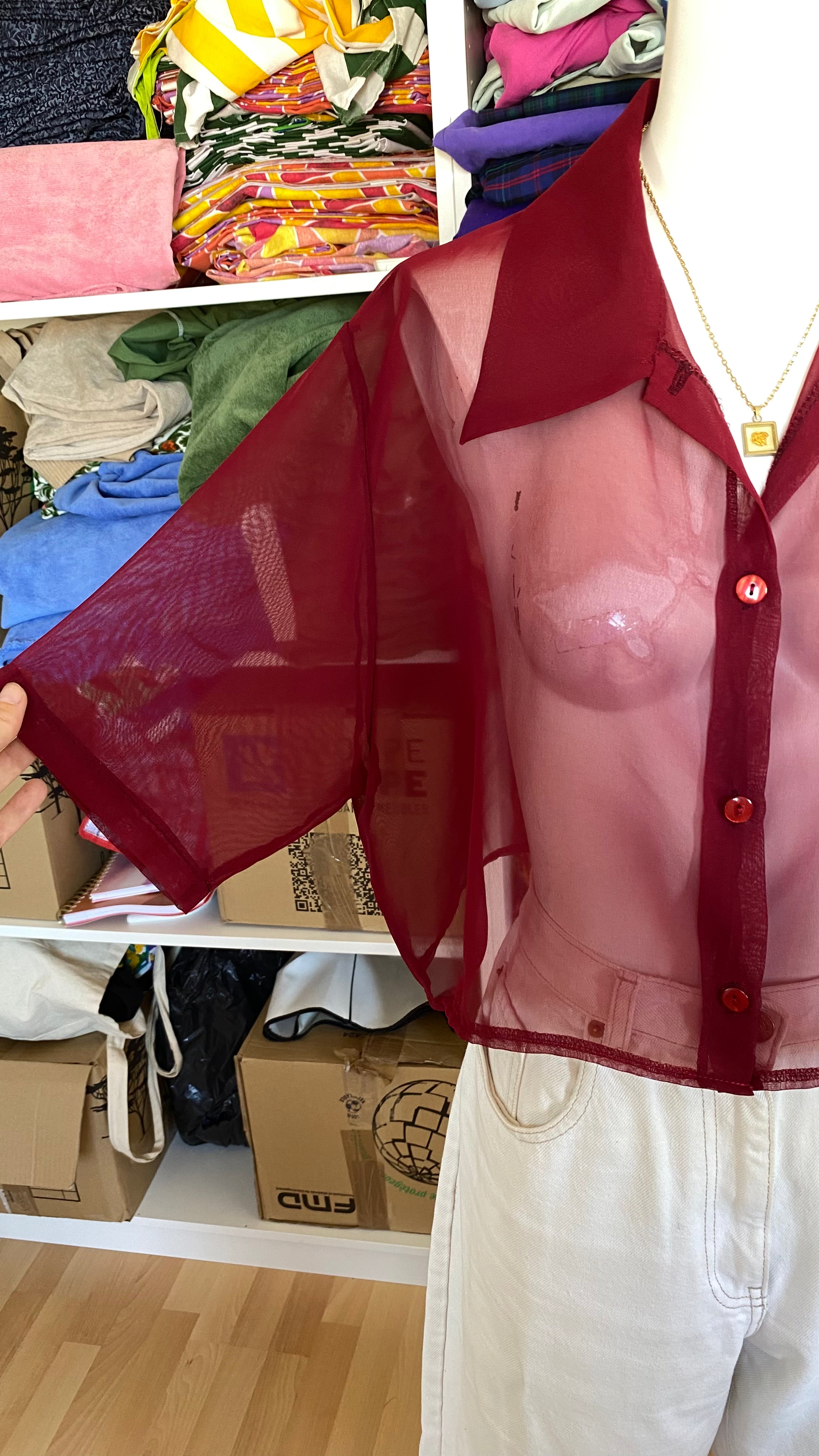 Cropped • T. 36 à 42 • Chemise transparente bordeaux