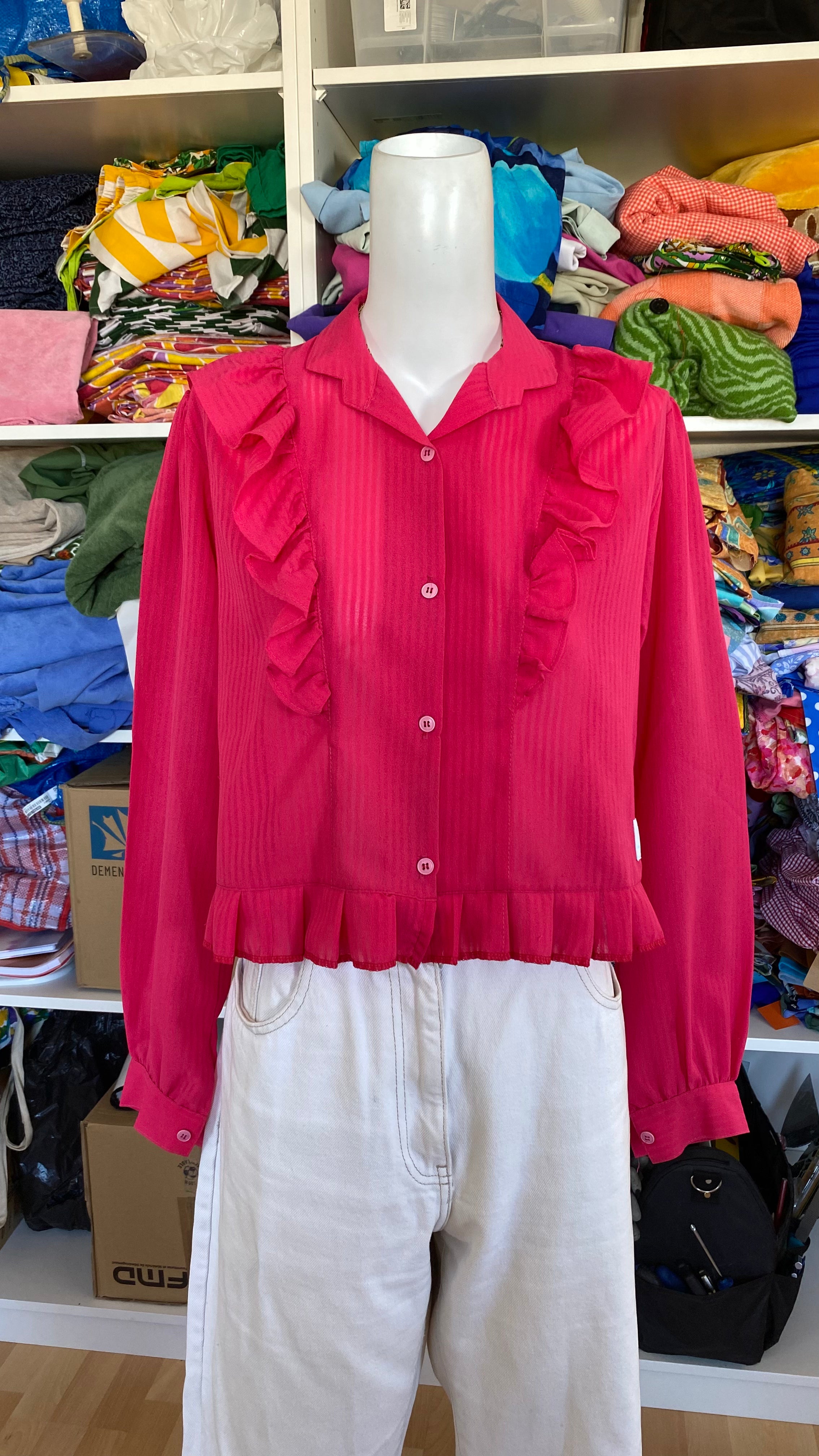 Froufrou • T. 34 à 38 • Chemise crop top fuchsia à froufrou