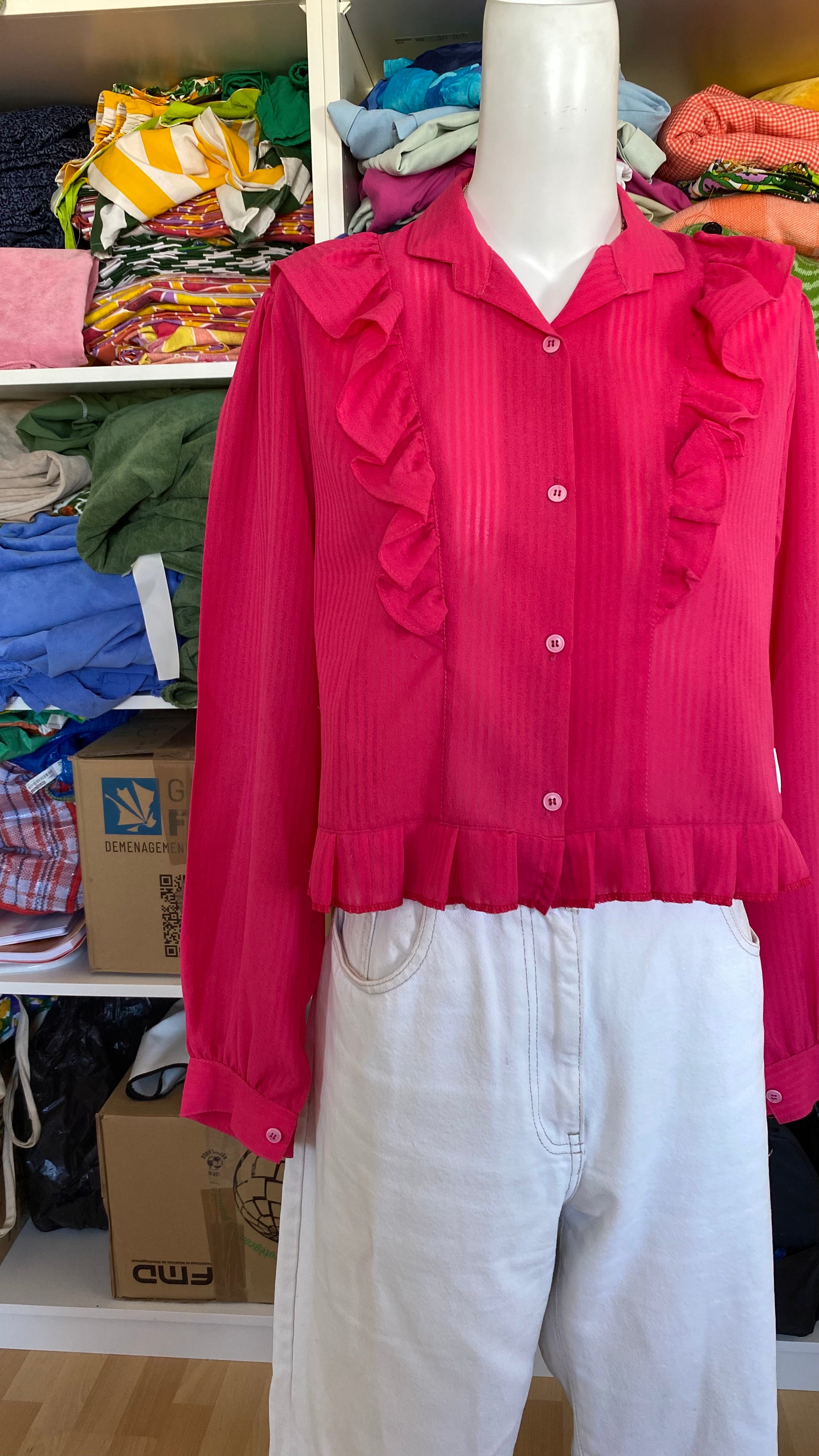 Froufrou • T. 34 à 38 • Chemise crop top fuchsia à froufrou