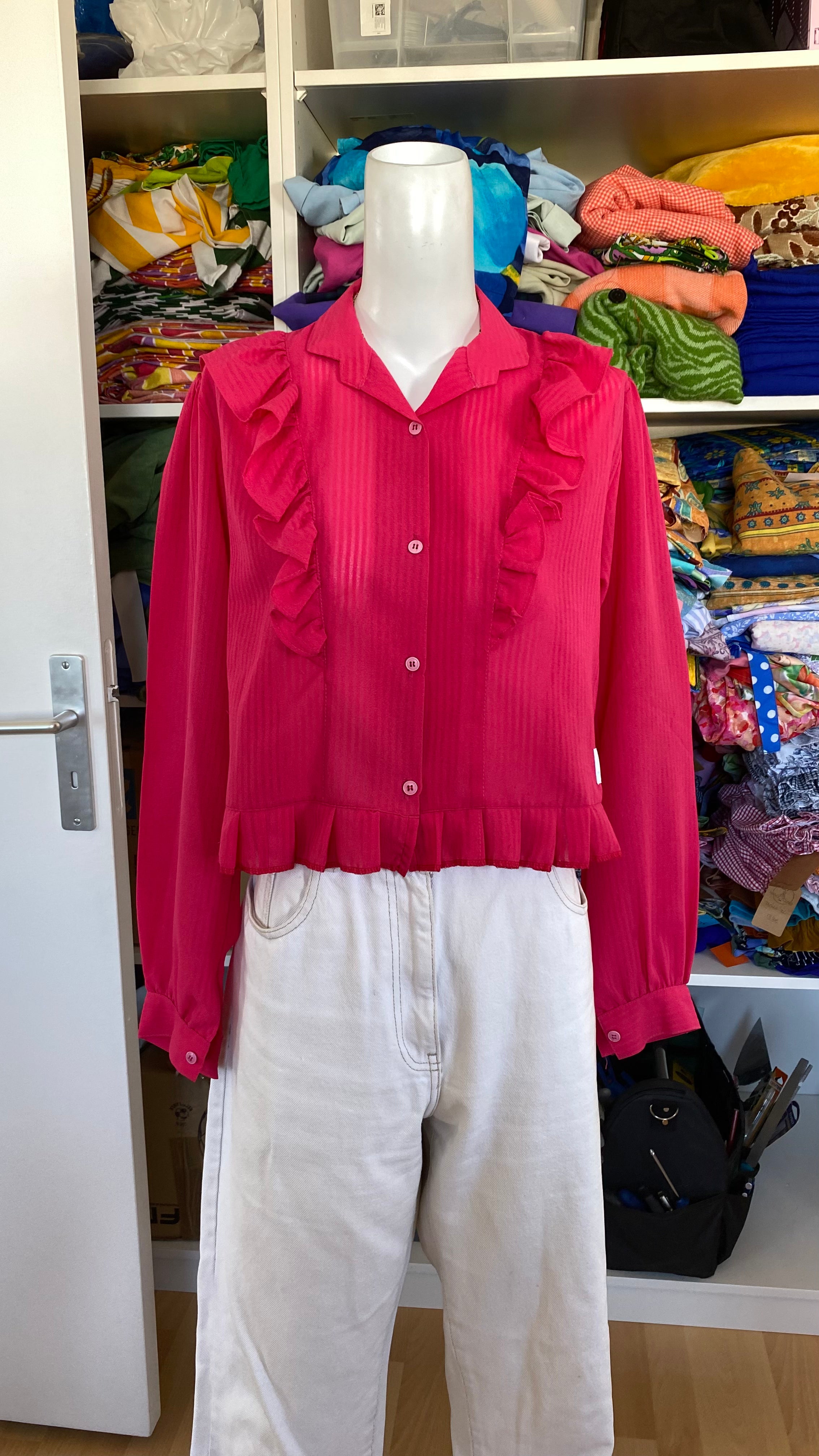 Froufrou • T. 34 à 38 • Chemise crop top fuchsia à froufrou