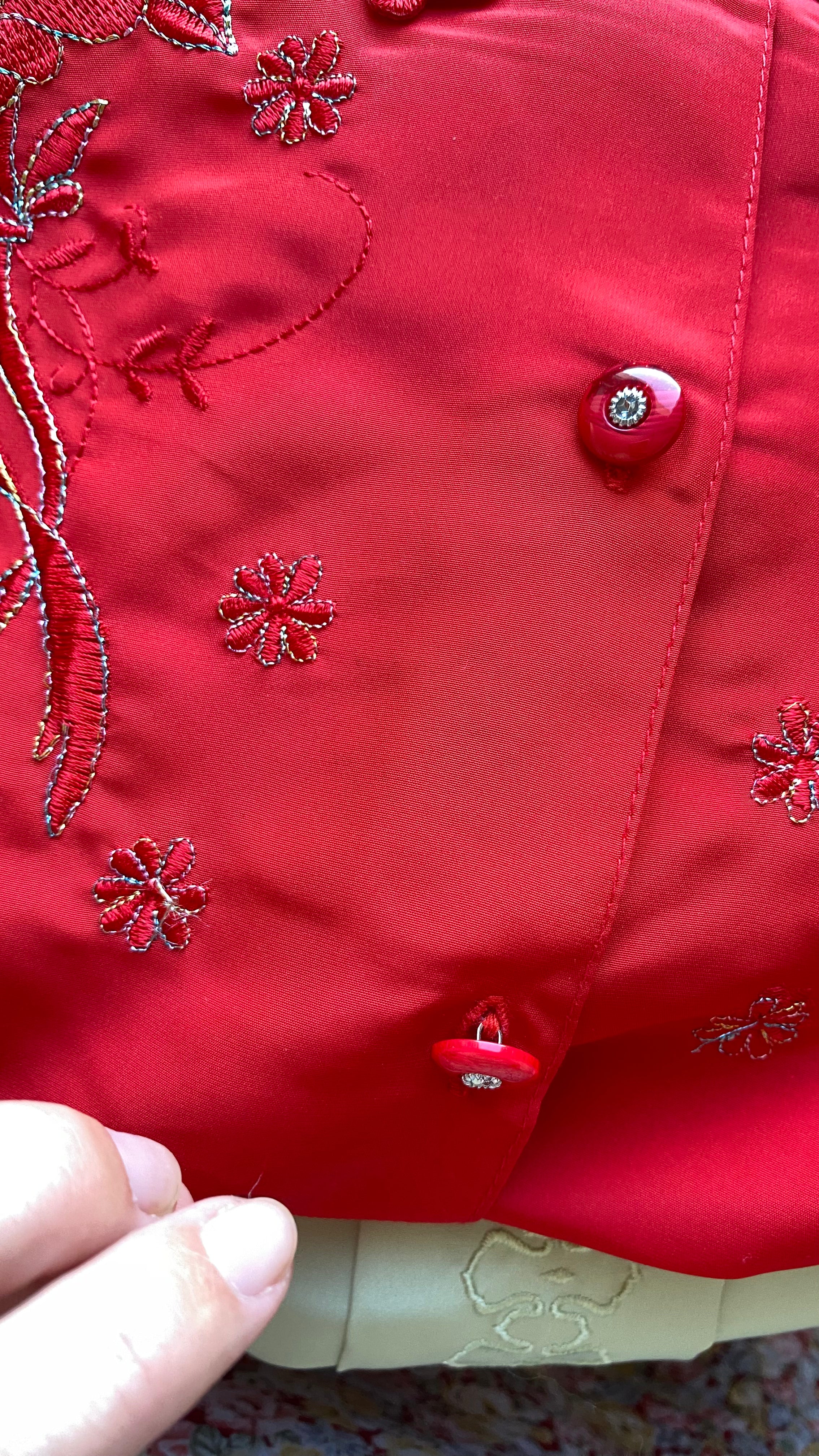 Froufrou • T. 38 à 44 • Chemise crop top rouge brodée