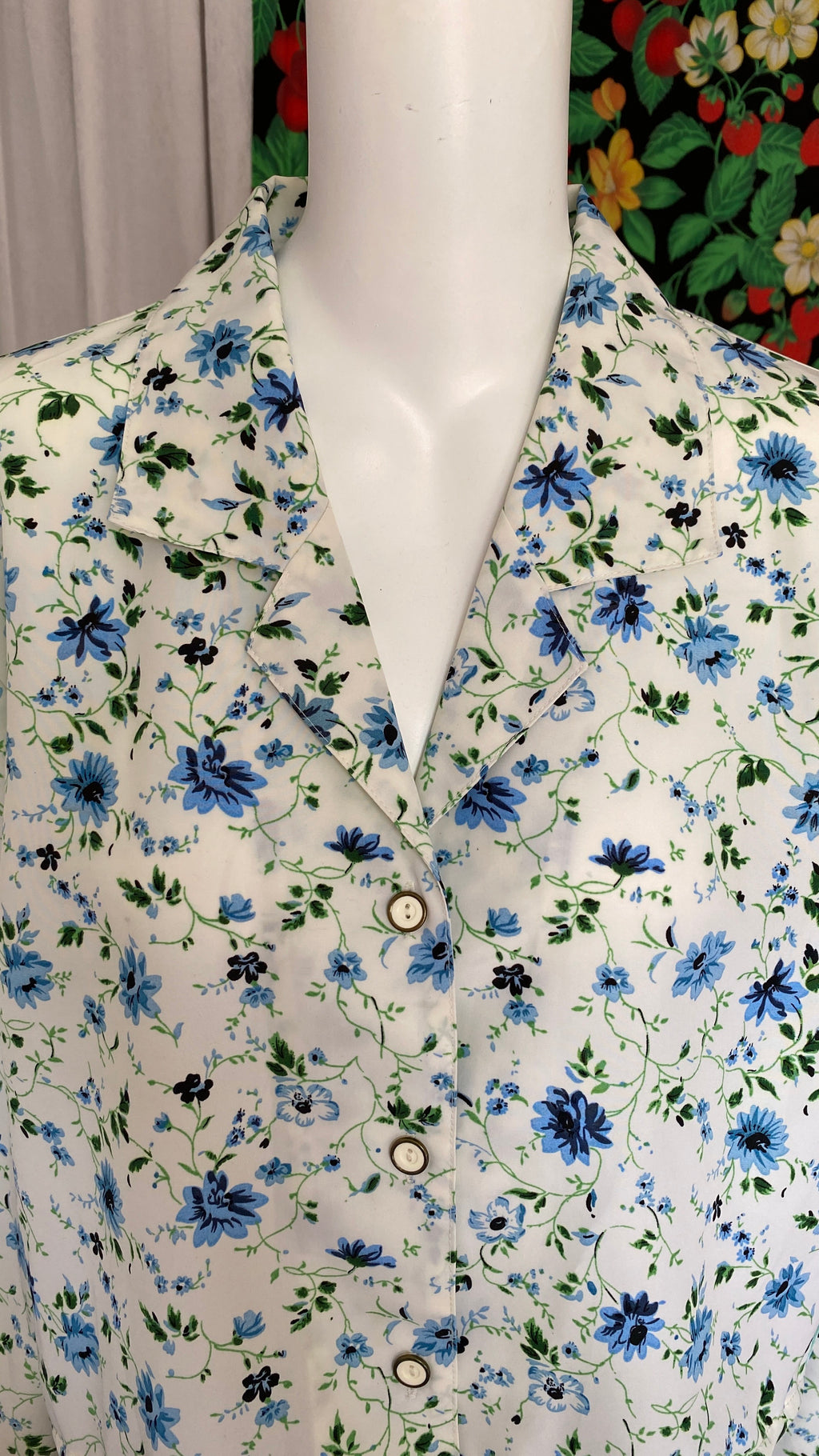 Cropped • T. 38 à 46 • Chemise courte manches longues blanche liberty bleues