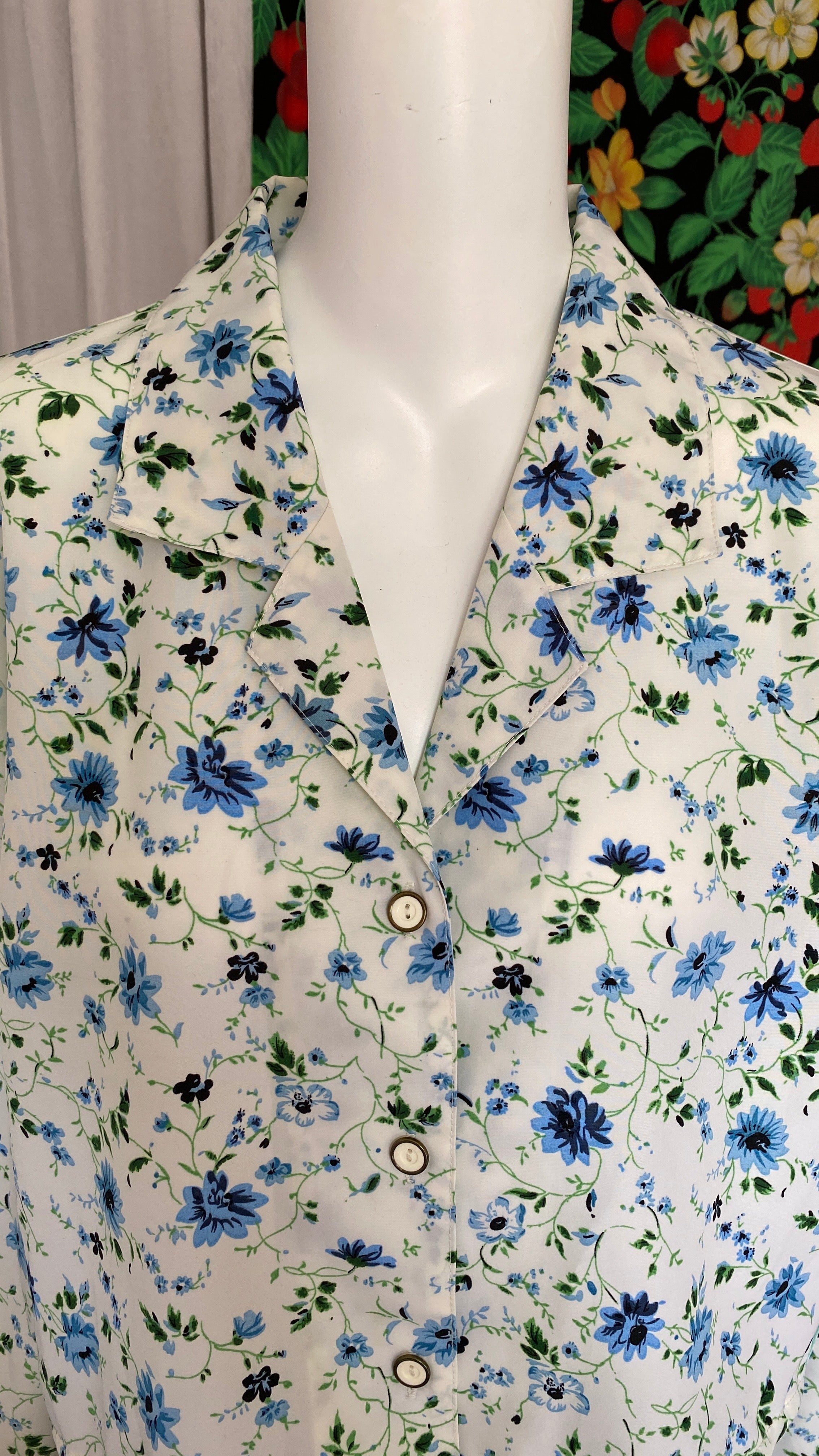 Cropped • T. 38 à 46 • Chemise courte manches longues blanche liberty bleues