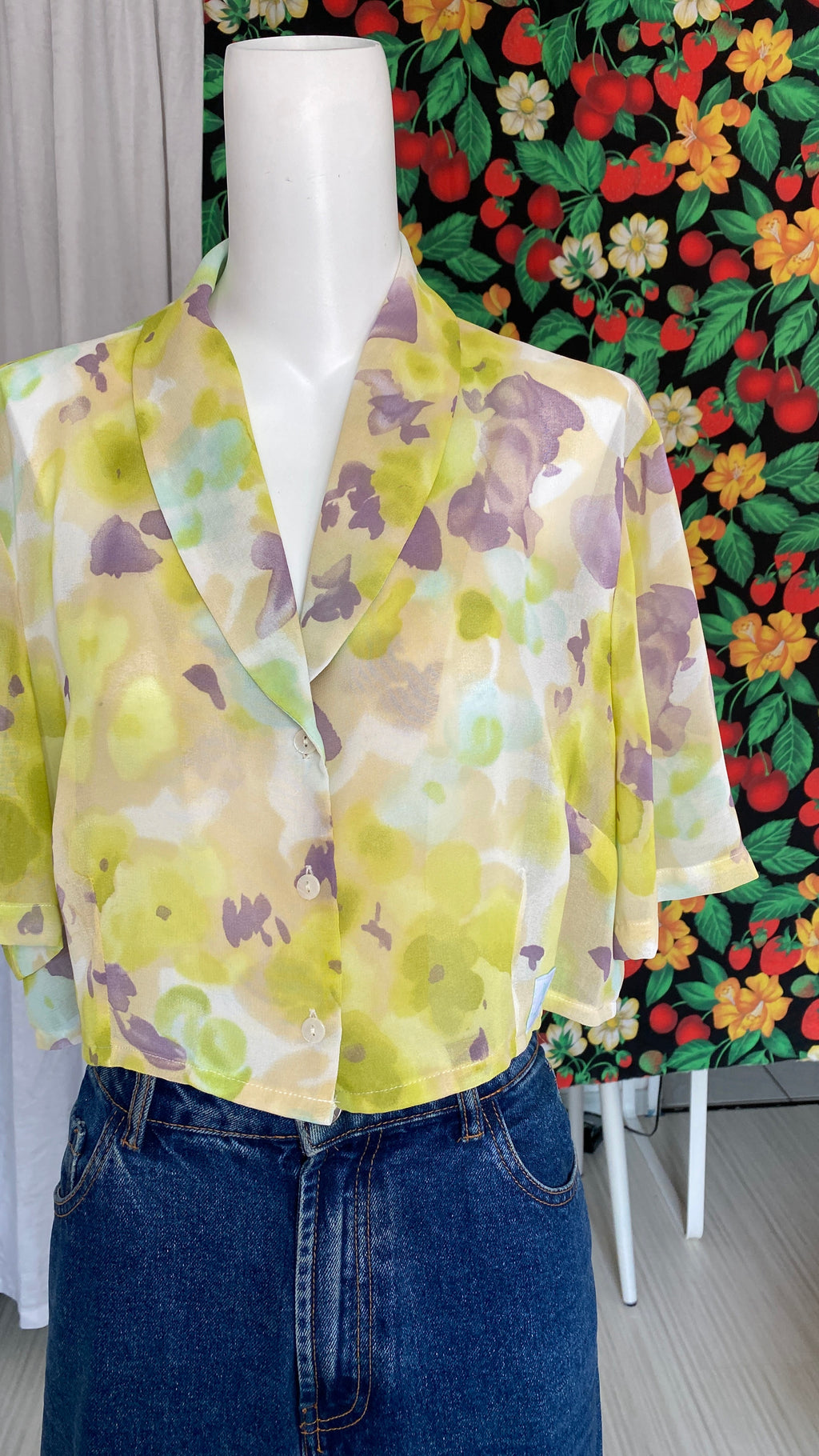 Chemise cropped manche courte • T. 36 à 38 • Chemise courte manche courte jaune et violette voilage transparent