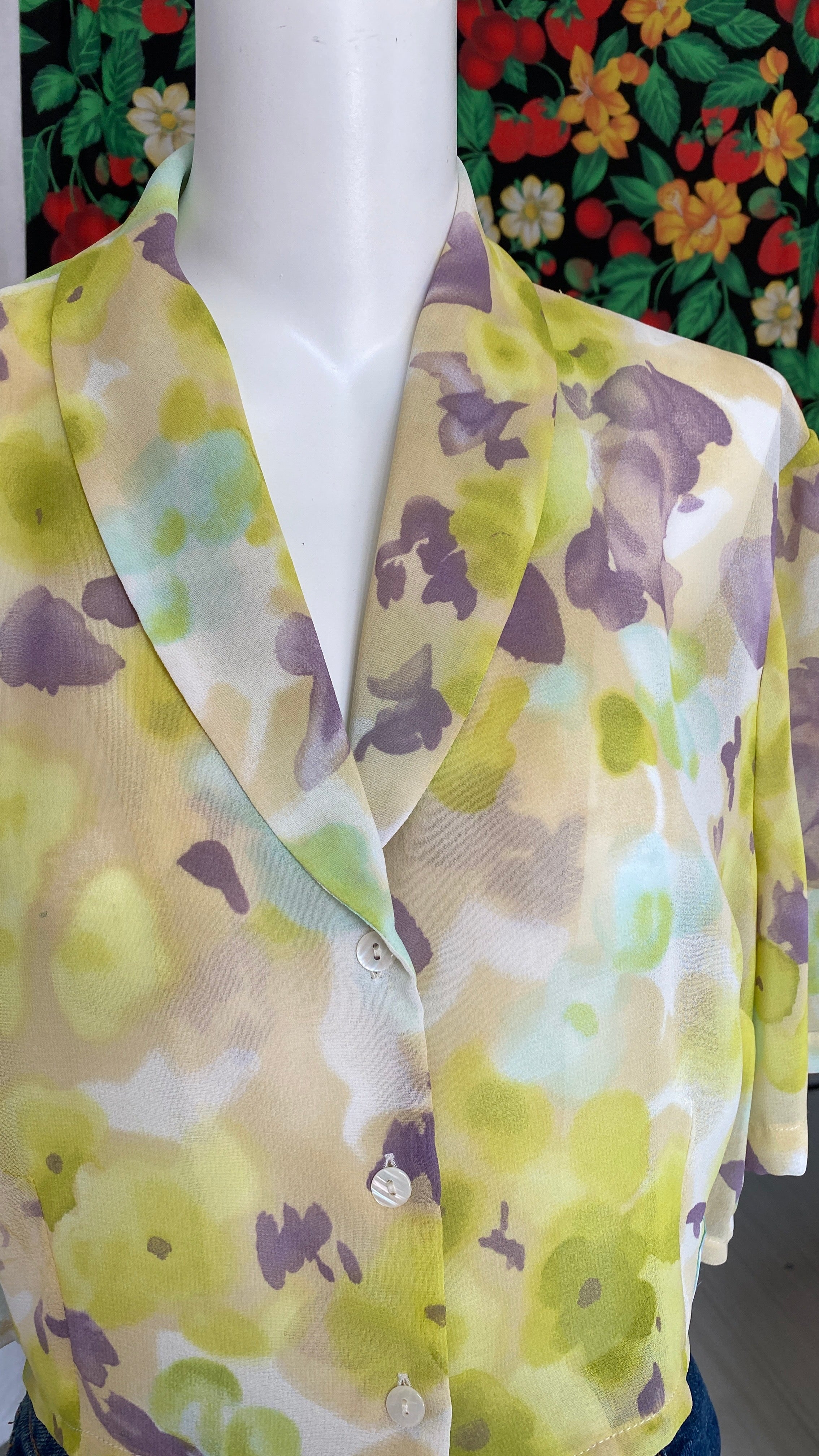Chemise cropped manche courte • T. 36 à 38 • Chemise courte manche courte jaune et violette voilage transparent