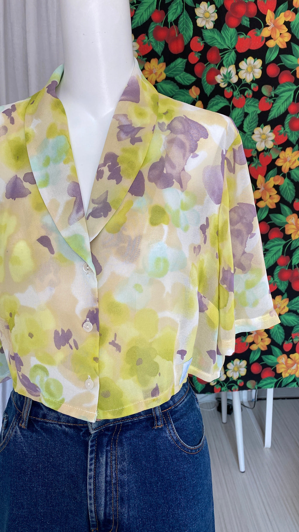 Chemise cropped manche courte • T. 36 à 38 • Chemise courte manche courte jaune et violette voilage transparent