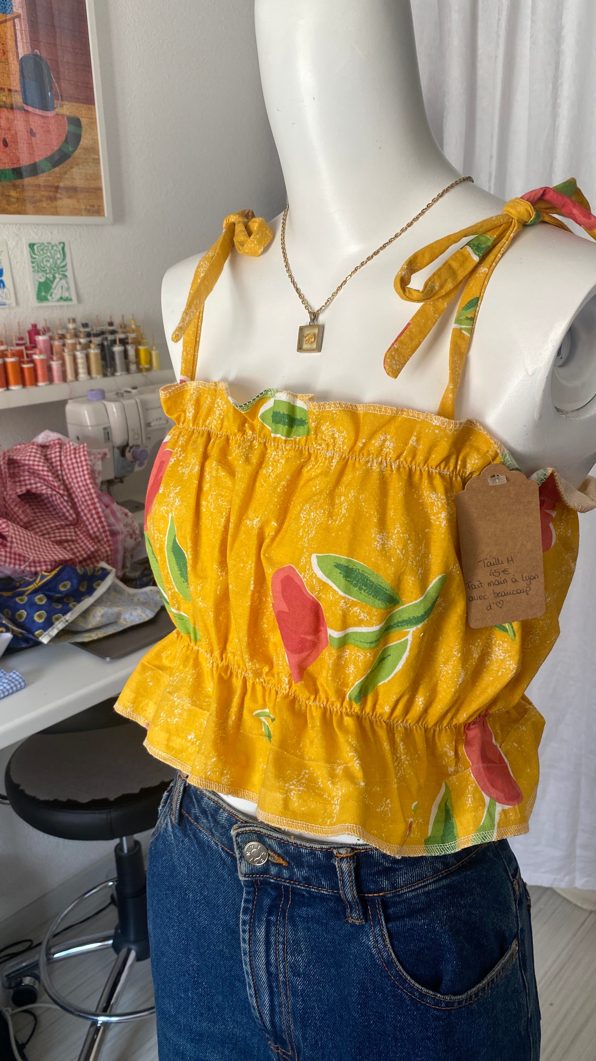 P'tis Ôh • T. M  • Haut bandeau à froufrou upcyclé jaune à fleurs rouge