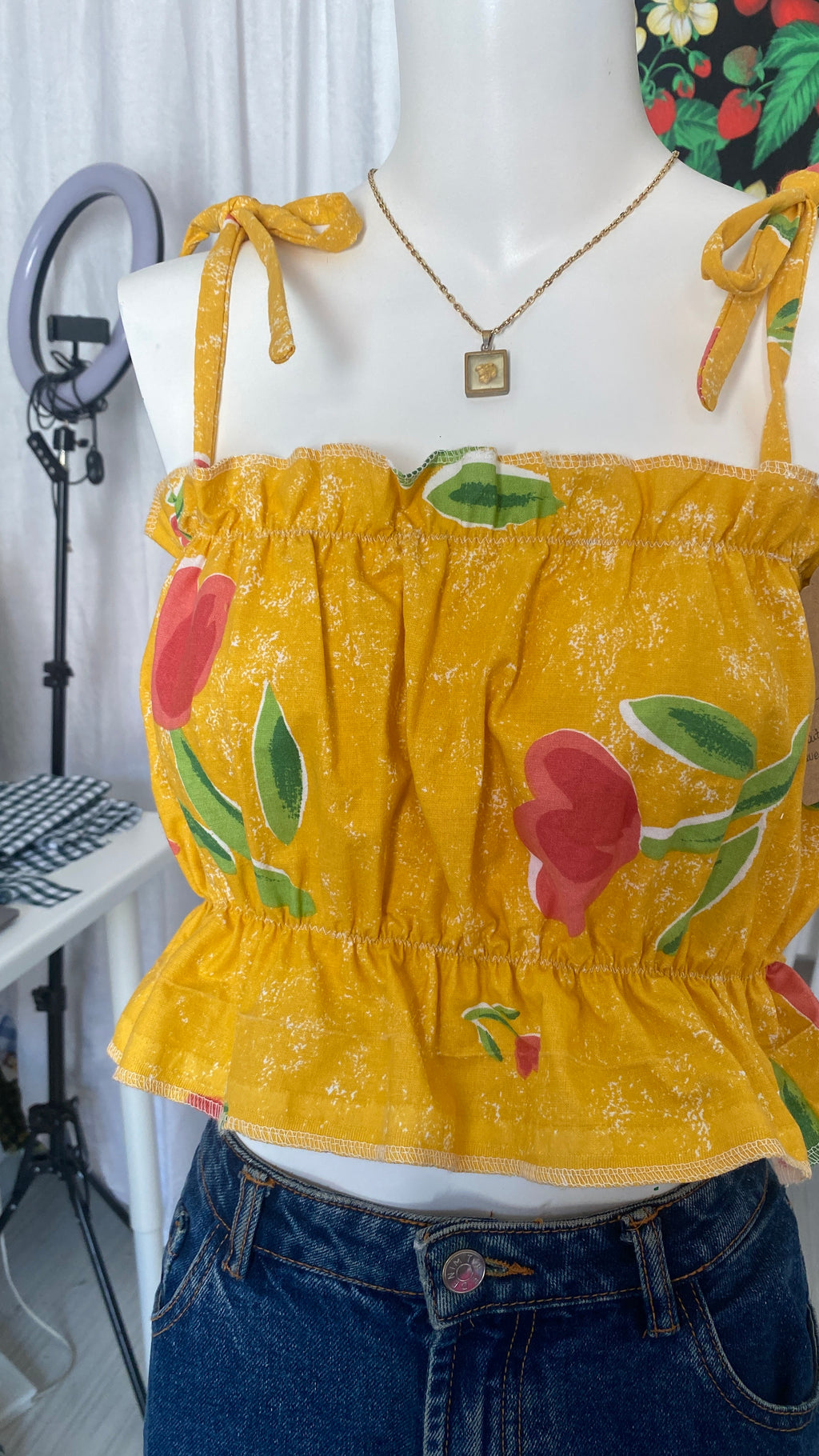 P'tis Ôh • T. M  • Haut bandeau à froufrou upcyclé jaune à fleurs rouge