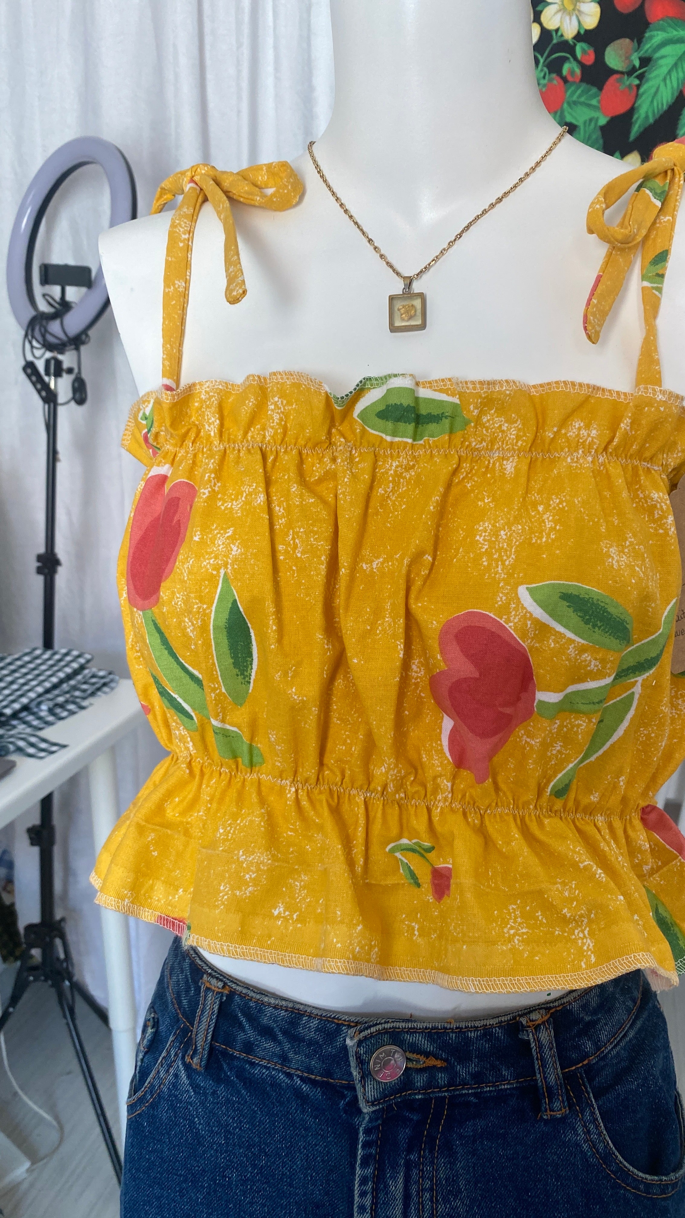 P'tis Ôh • T. M  • Haut bandeau à froufrou upcyclé jaune à fleurs rouge