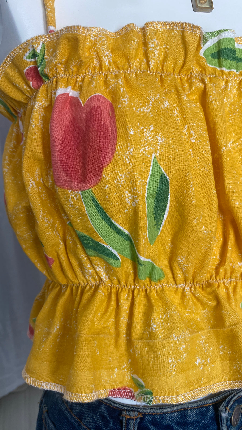 P'tis Ôh • T. M  • Haut bandeau à froufrou upcyclé jaune à fleurs rouge