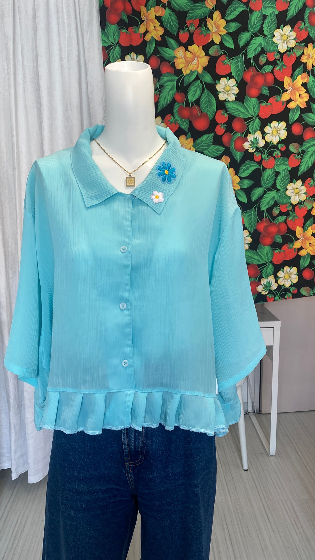 Chemise froufrou • T. 40 à 50 • Chemise courte manches trois quart bleu turquoise + fleurs