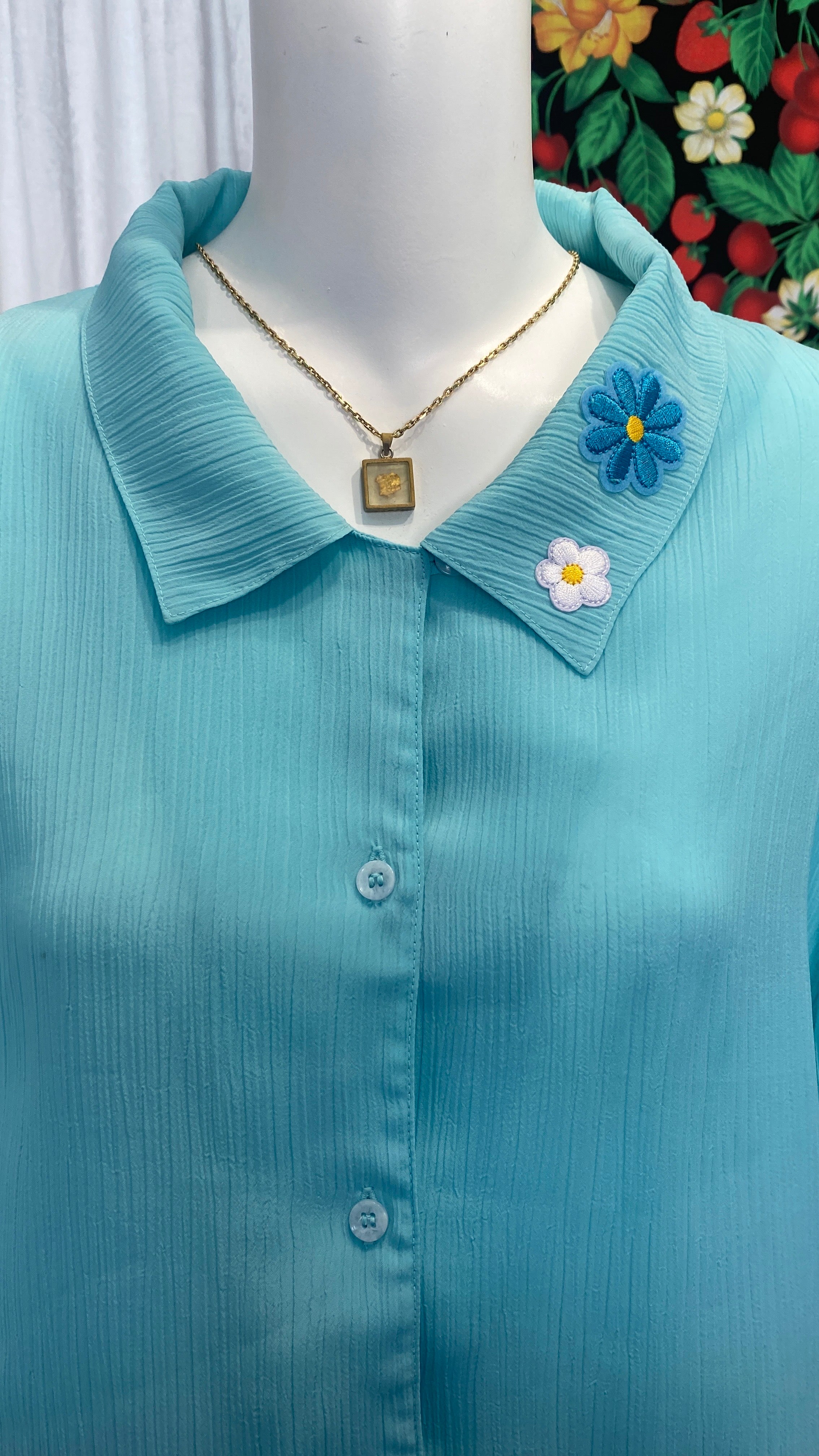 Chemise froufrou • T. 40 à 50 • Chemise courte manches trois quart bleu turquoise + fleurs