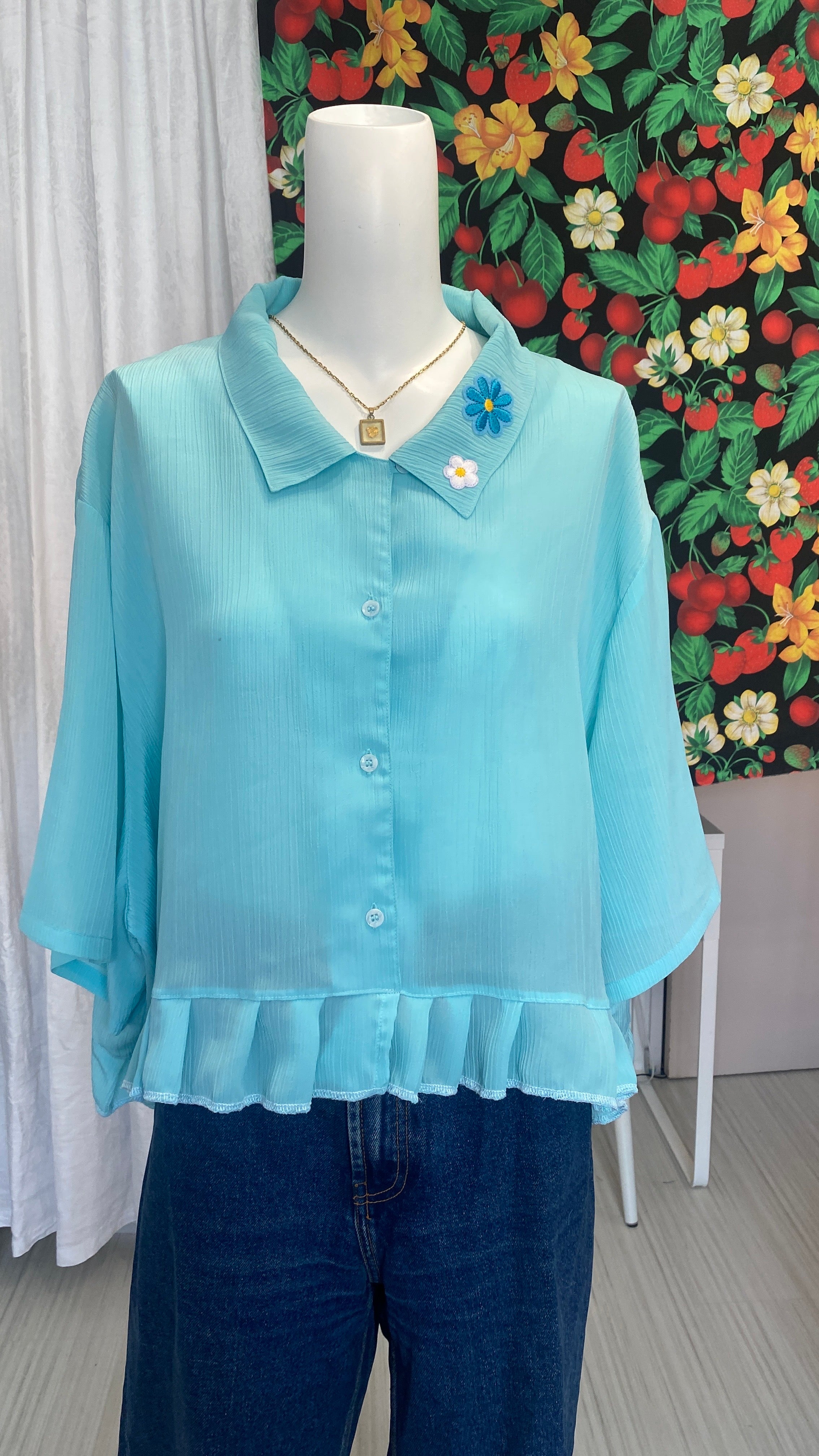 Chemise froufrou • T. 40 à 50 • Chemise courte manches trois quart bleu turquoise + fleurs