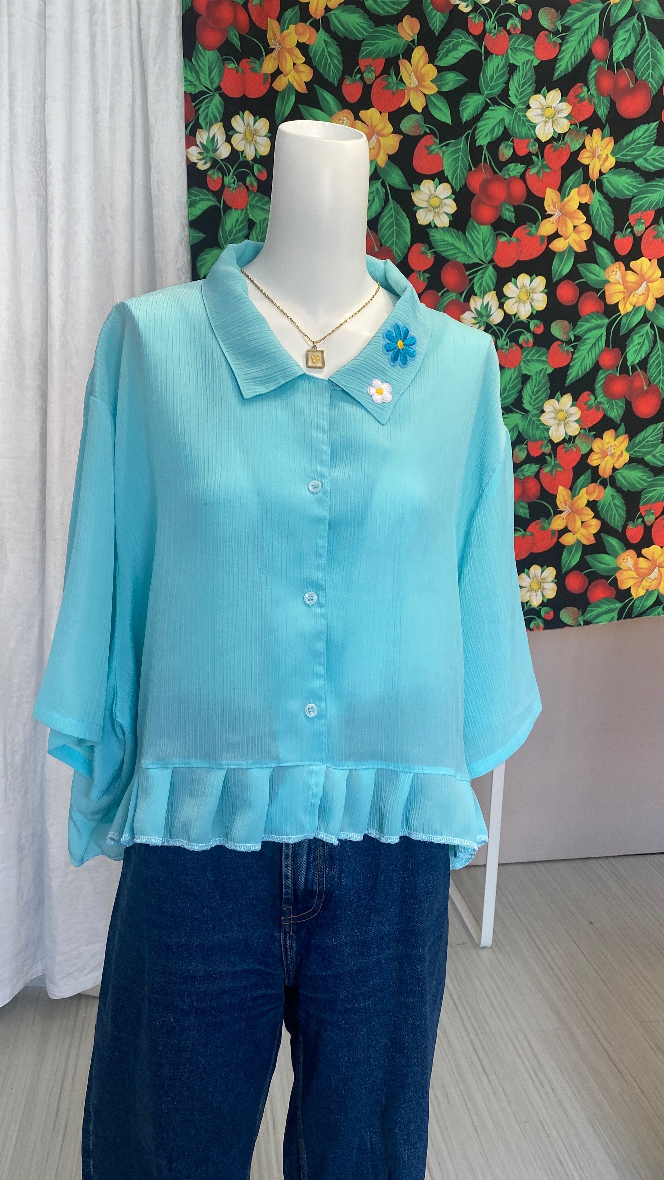 Chemise froufrou • T. 40 à 50 • Chemise courte manches trois quart bleu turquoise + fleurs