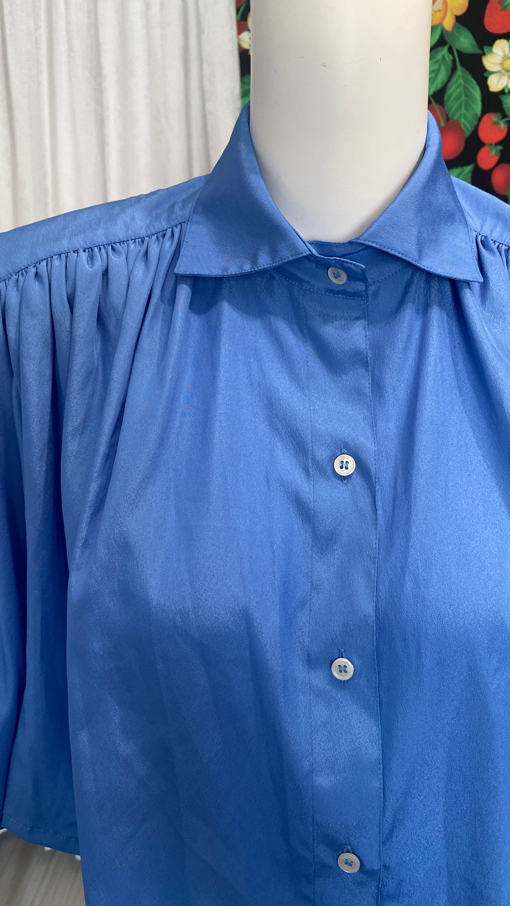 Cropped • T. 34 à 38 • Chemise courte manches courtes bleue brillante + fleurs