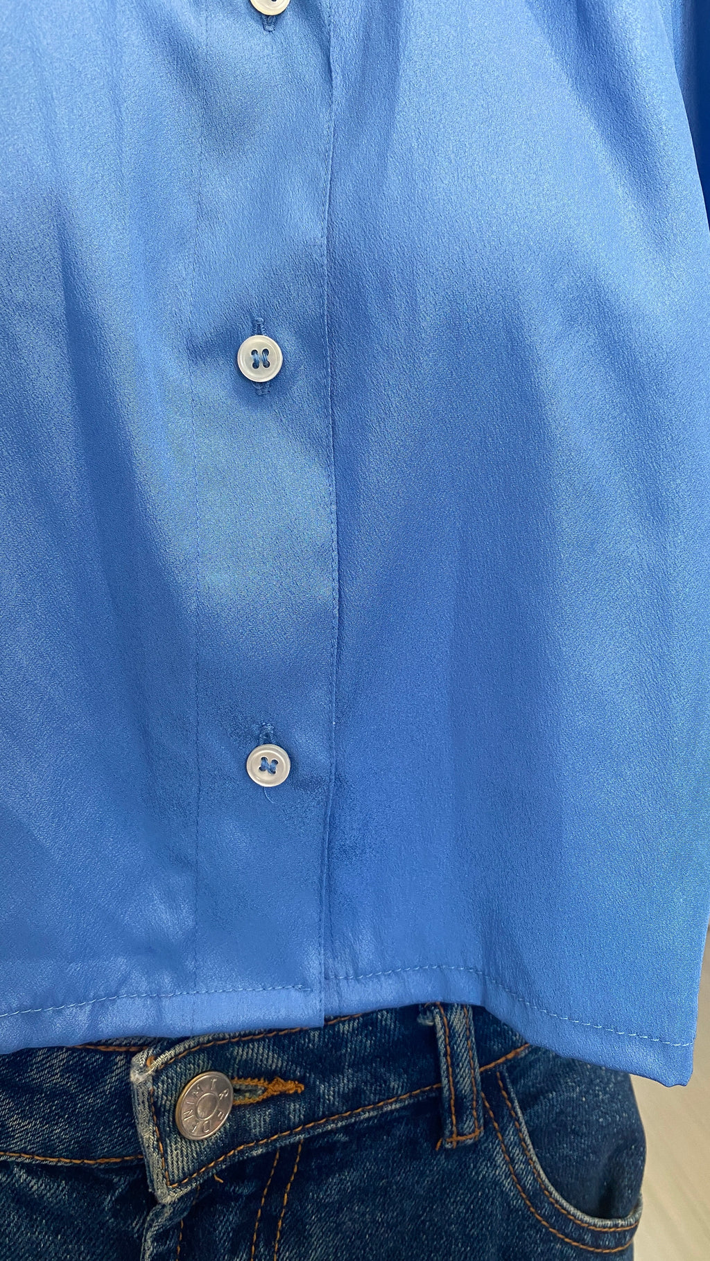 Cropped • T. 34 à 38 • Chemise courte manches courtes bleue brillante + fleurs