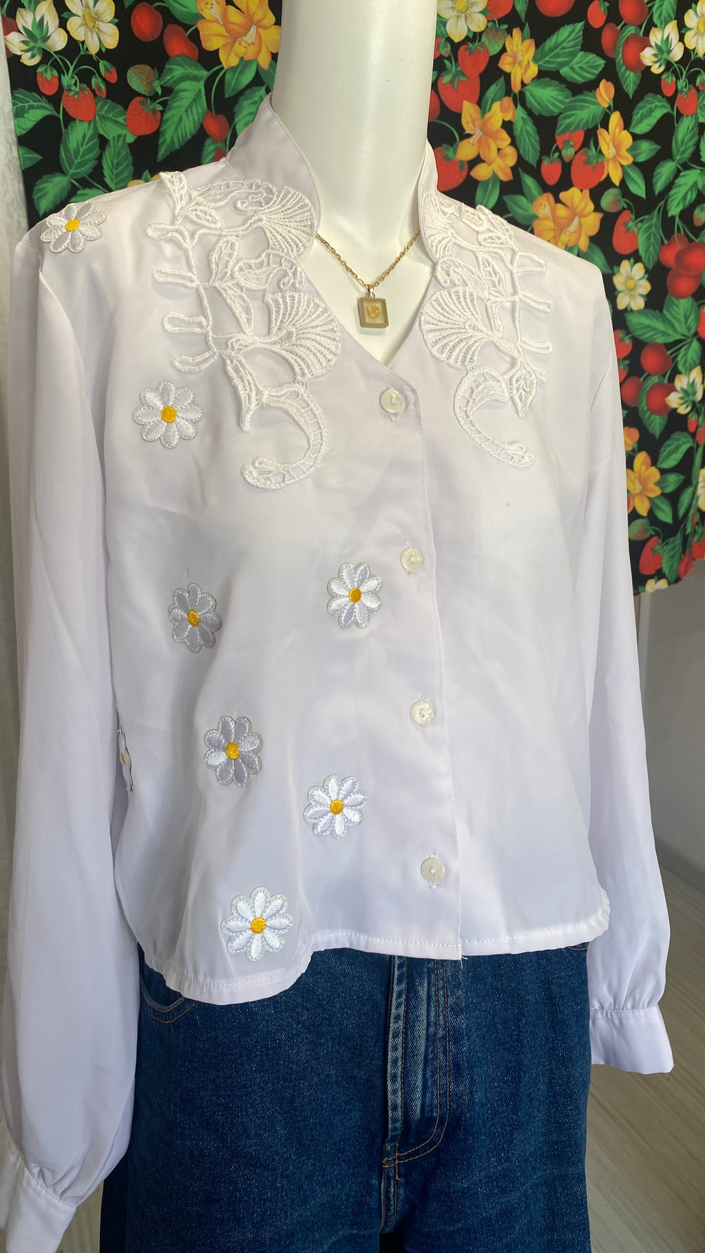 Cropped • T. 34 à 38 • Chemise courte manches longues blanche + col en dentelle + fleurs