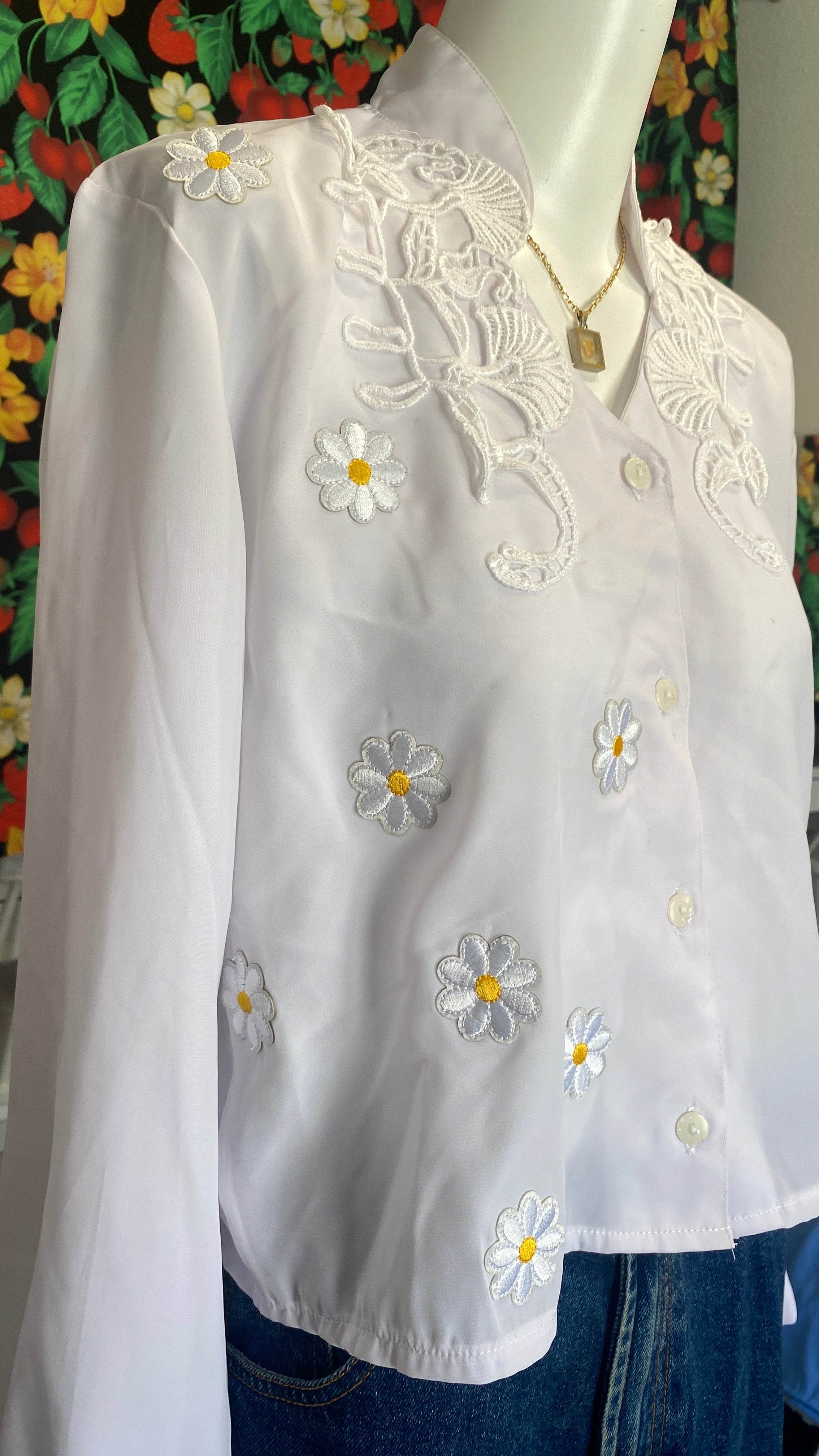 Cropped • T. 34 à 38 • Chemise courte manches longues blanche + col en dentelle + fleurs