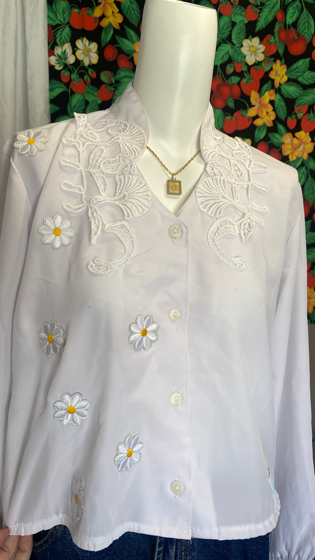 Cropped • T. 34 à 38 • Chemise courte manches longues blanche + col en dentelle + fleurs