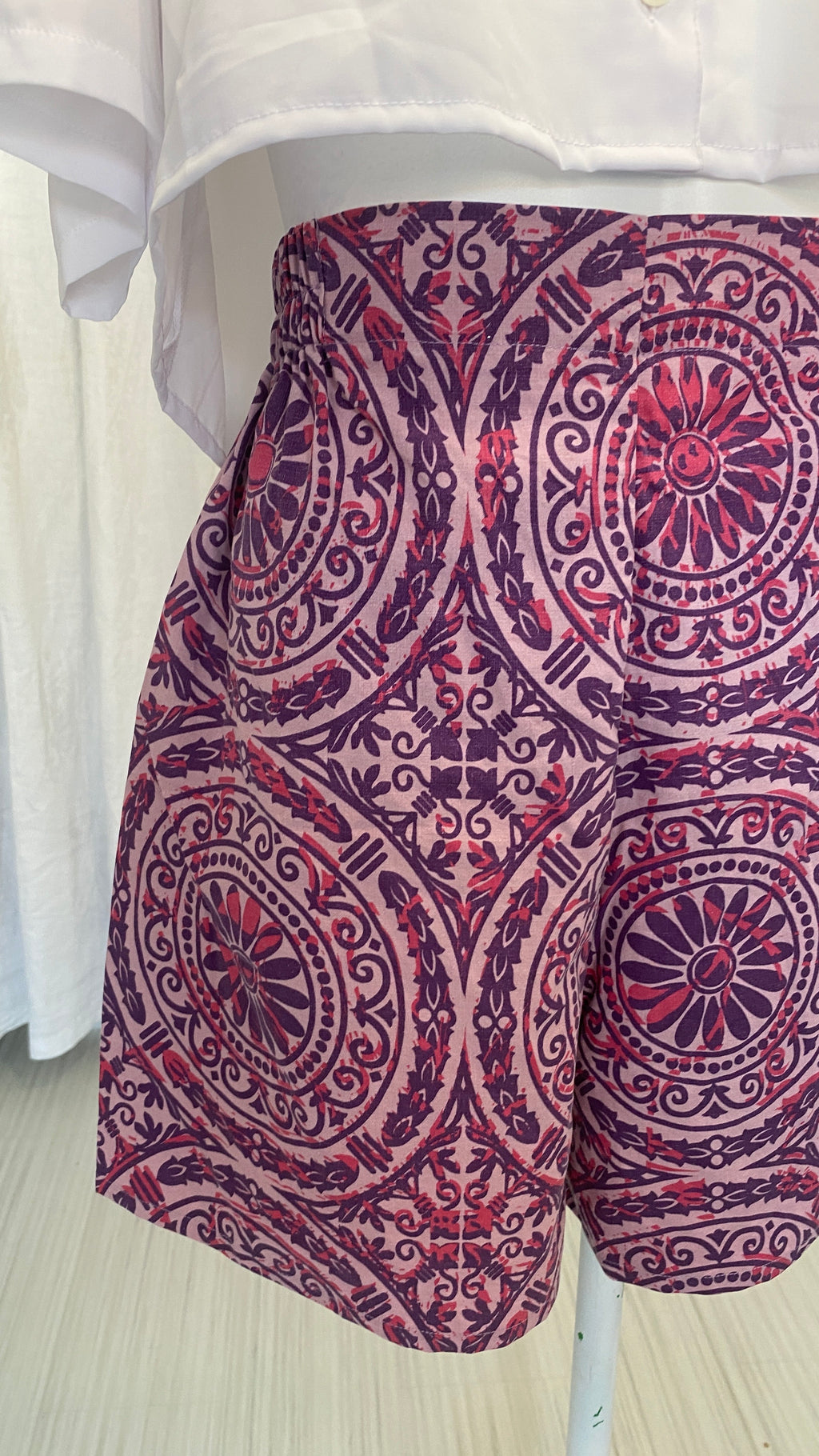 Short • T.XS/S et M • Short upcyclé violet à motifs spirales