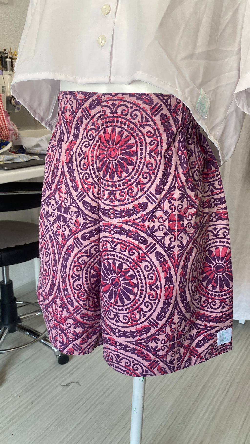 Short • T.XS/S et M • Short upcyclé violet à motifs spirales