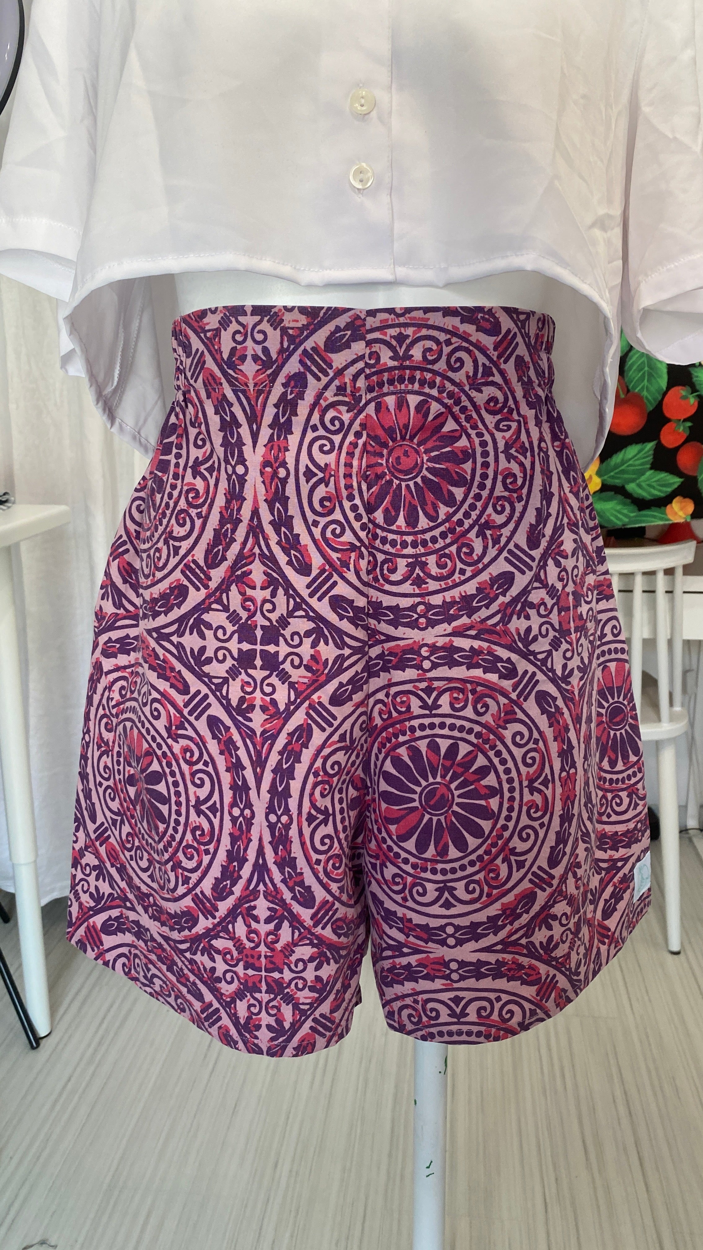 Short • T.XS/S et M • Short upcyclé violet à motifs spirales