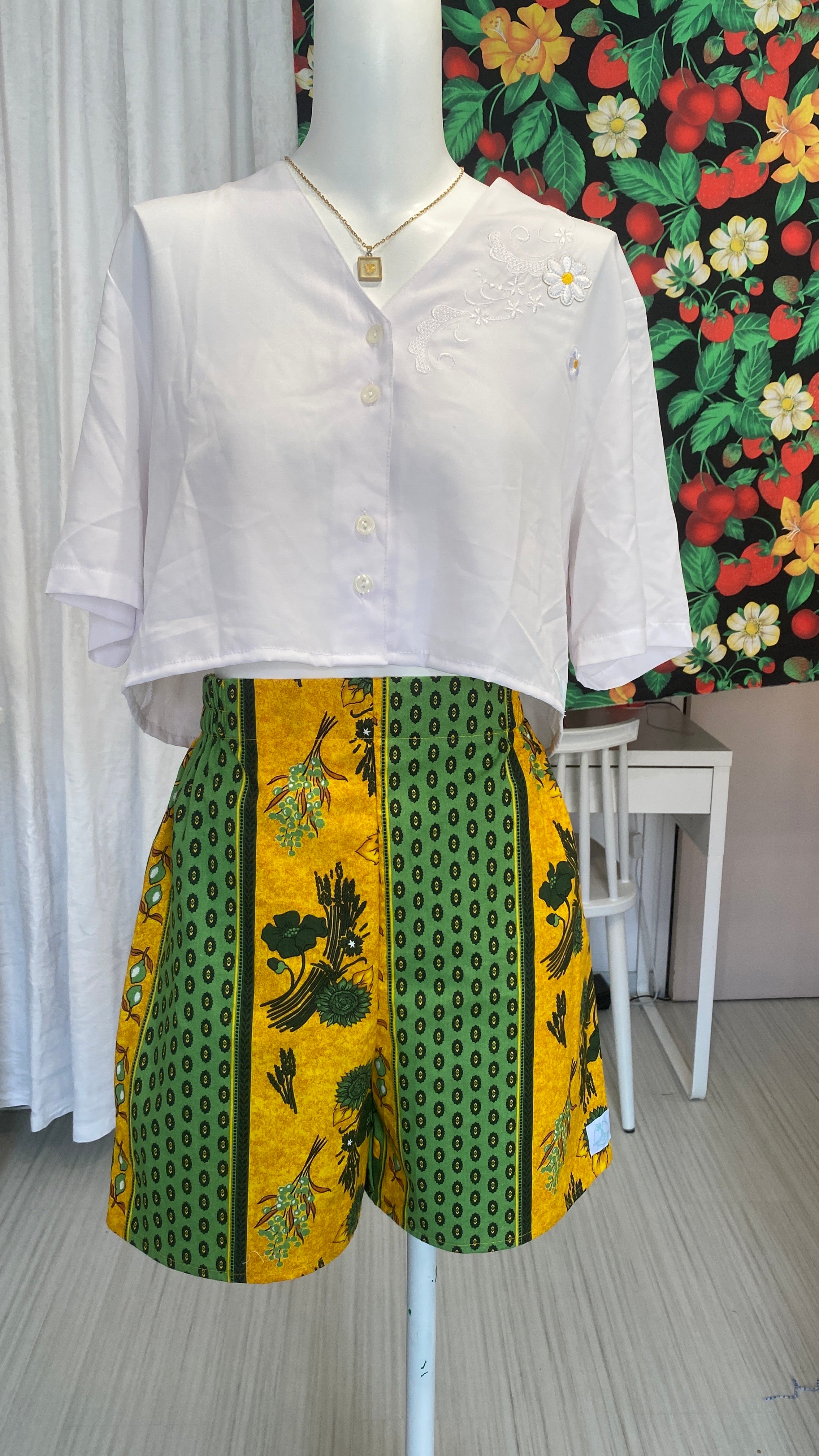 Short • T.XS/S, M et L • Short upcyclé provençal jaune et vert