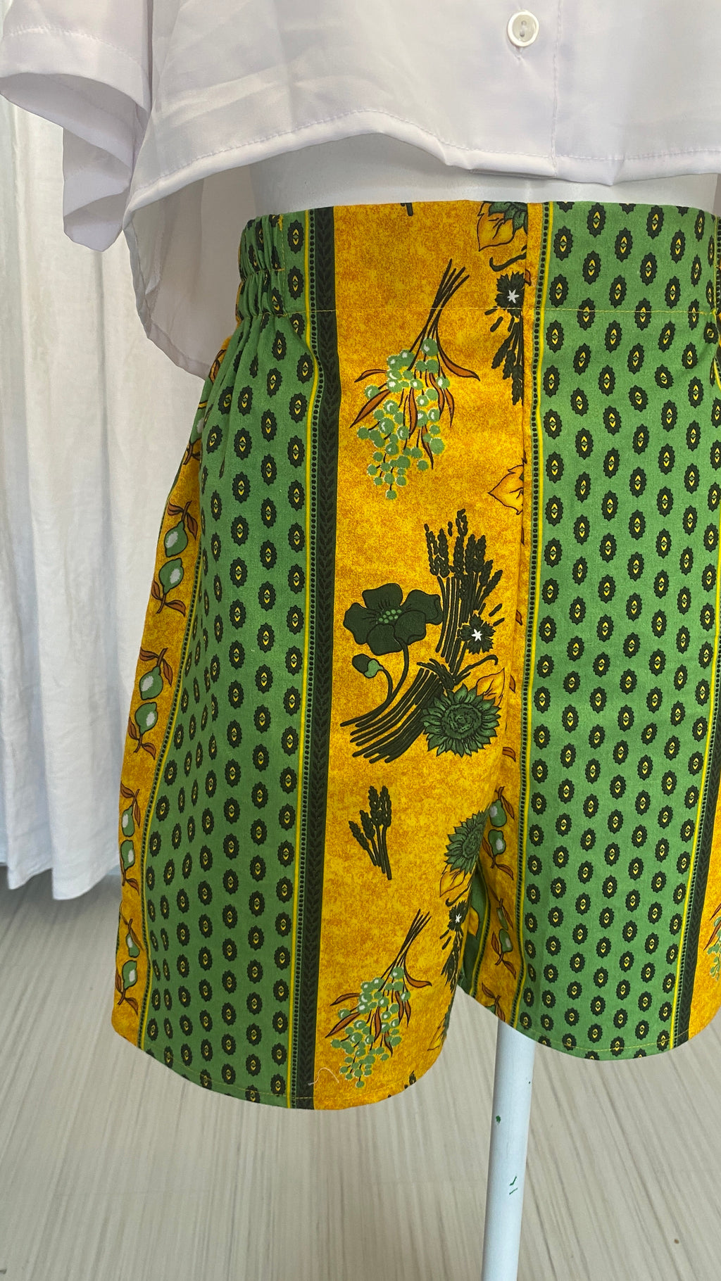 Short • T.XS/S, M et L • Short upcyclé provençal jaune et vert