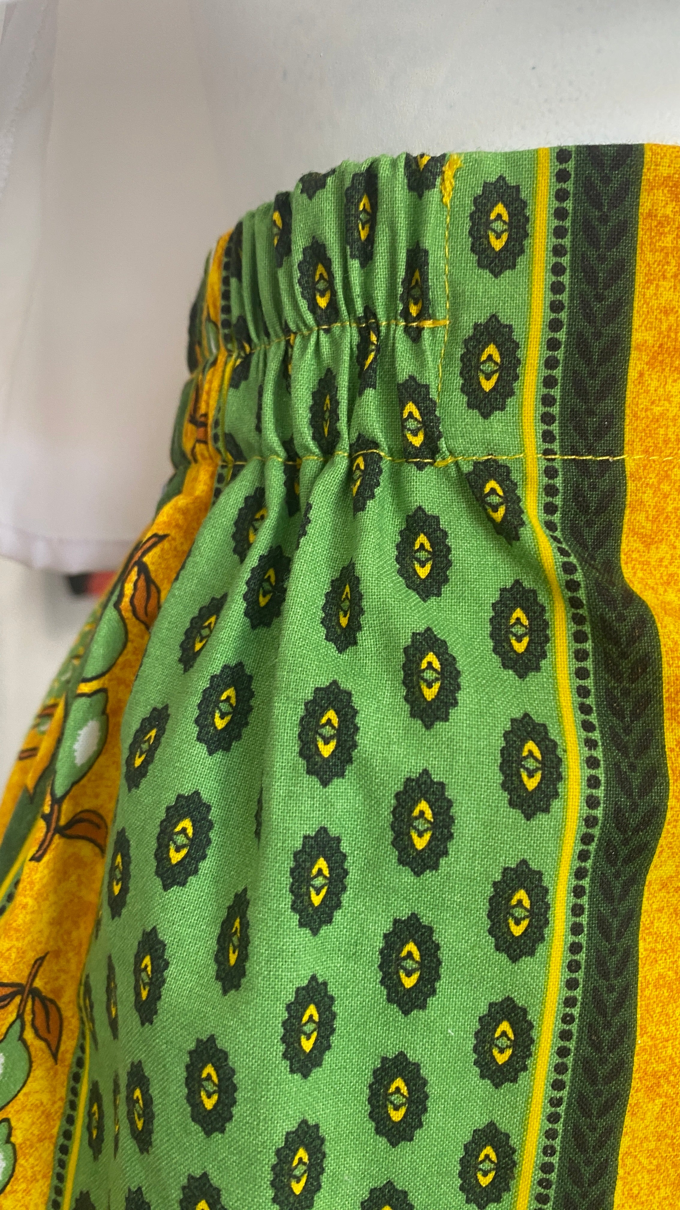 Short • T.XS/S, M et L • Short upcyclé provençal jaune et vert