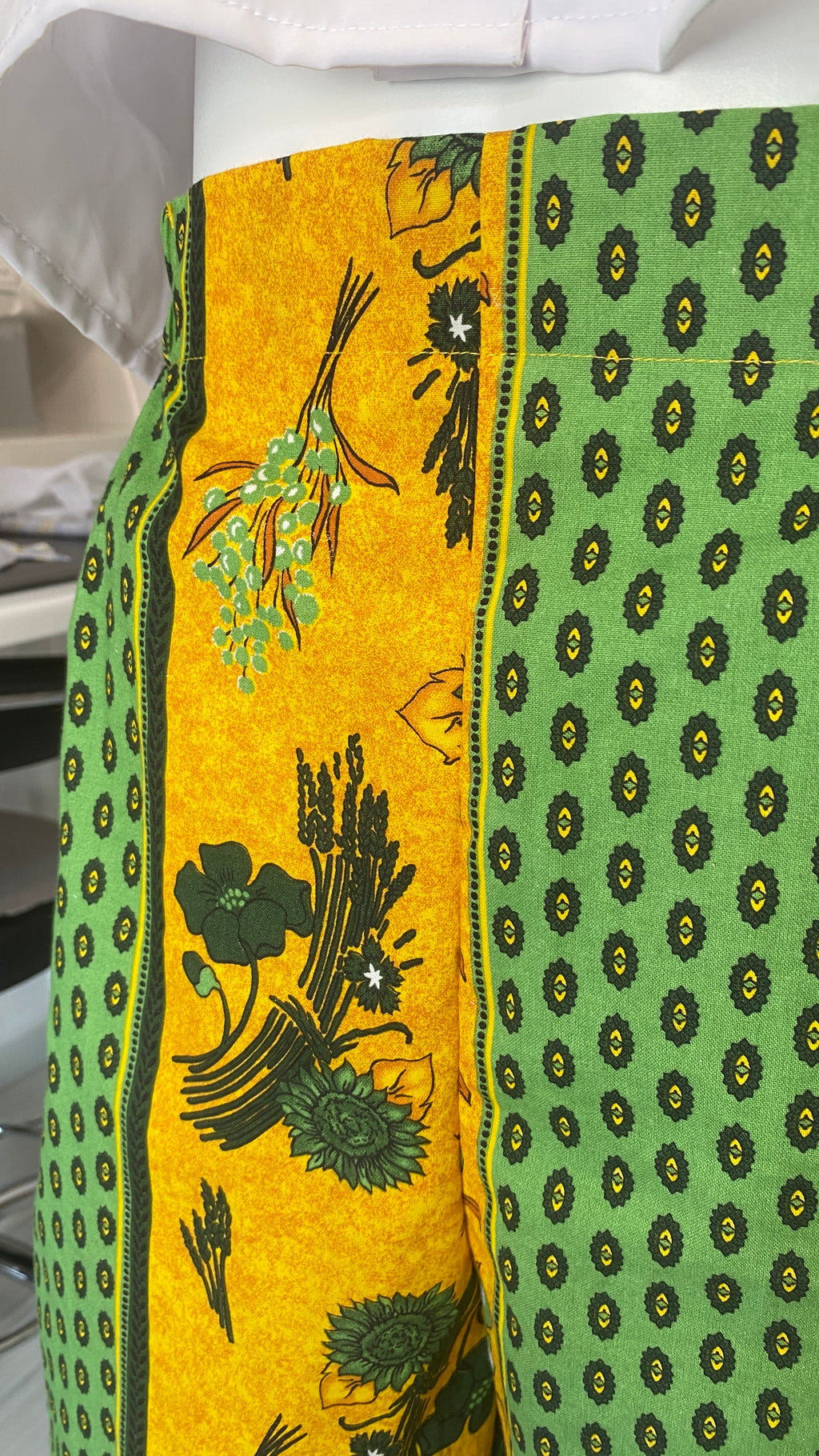 Short • T.XS/S, M et L • Short upcyclé provençal jaune et vert